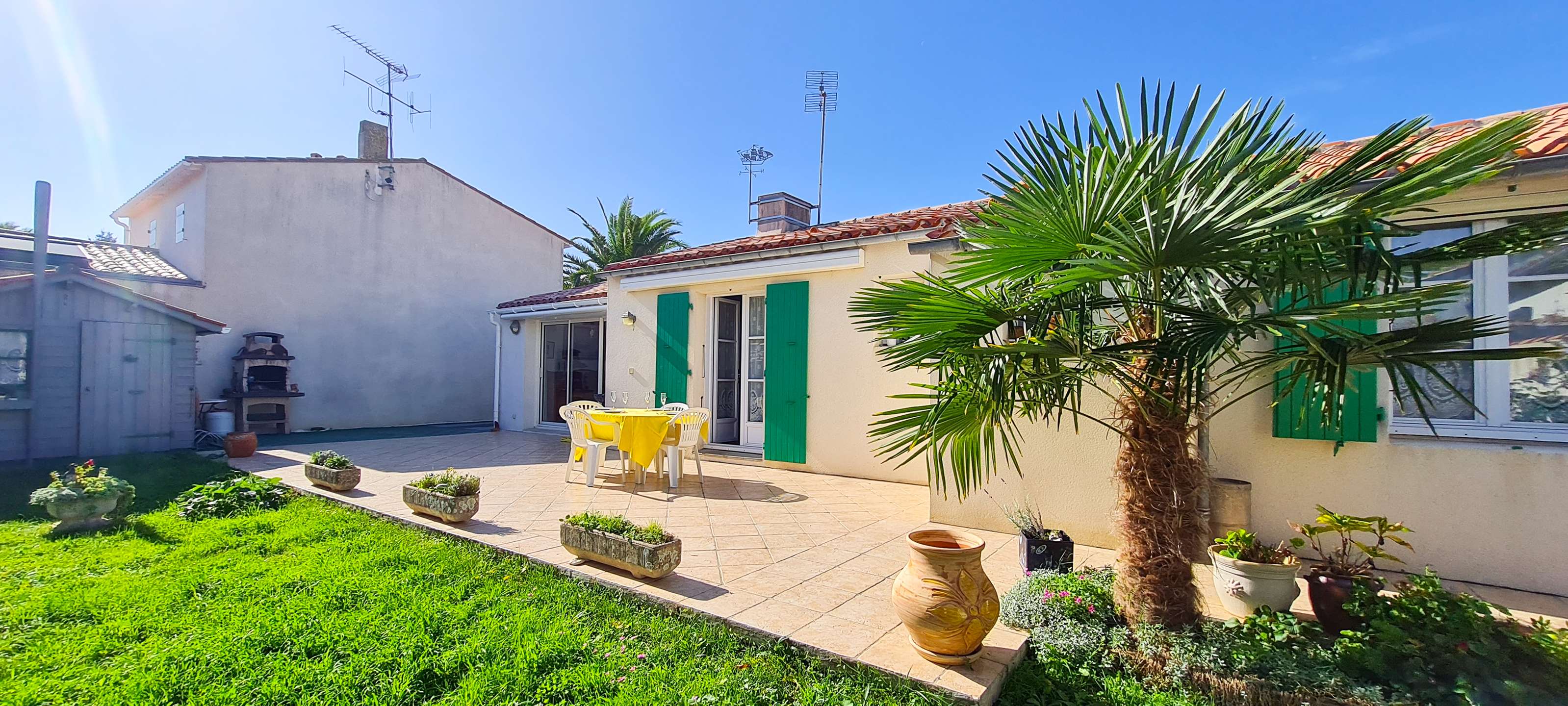 Photo 1 :  d'une maison située à Saint-Martin-de-Ré, île de Ré.