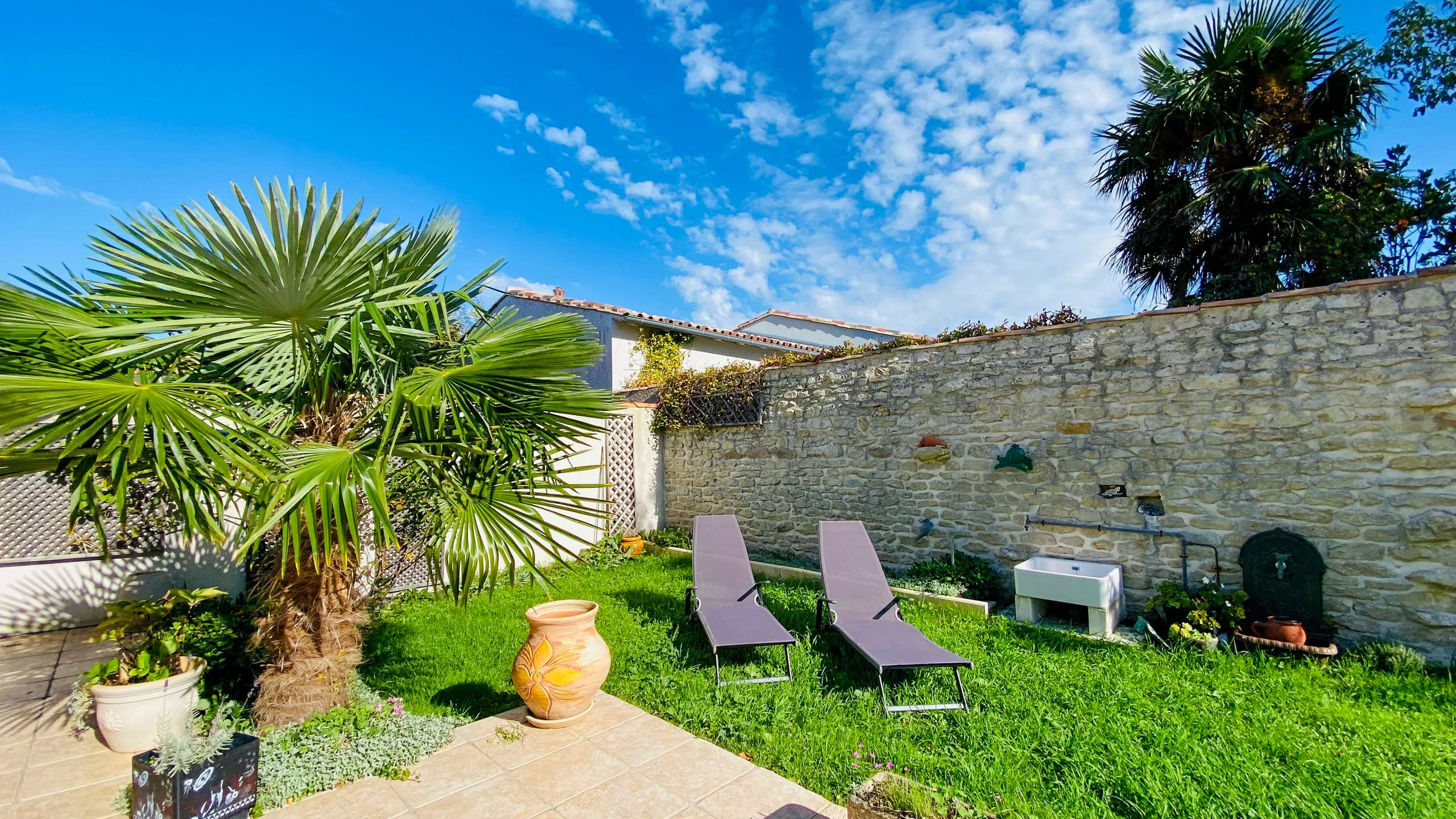 Photo 3 :  d'une maison située à Saint-Martin-de-Ré, île de Ré.