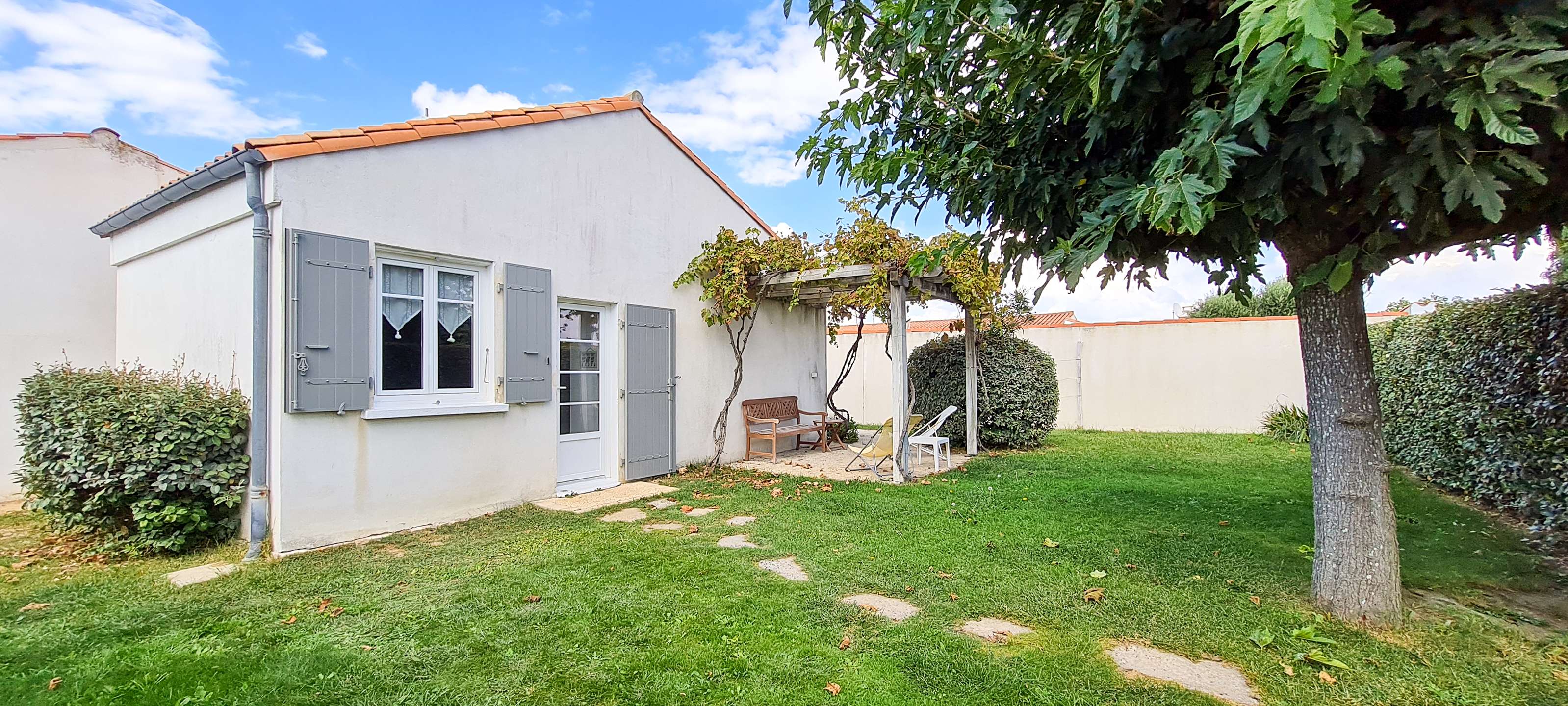 Photo 2 :  d'une maison située à La Couarde-sur-mer, île de Ré.