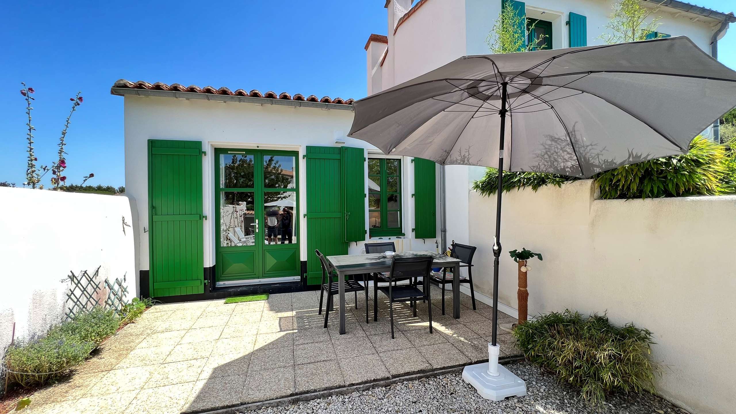 Photo 2 :  d'une maison située à La Couarde-sur-mer, île de Ré.