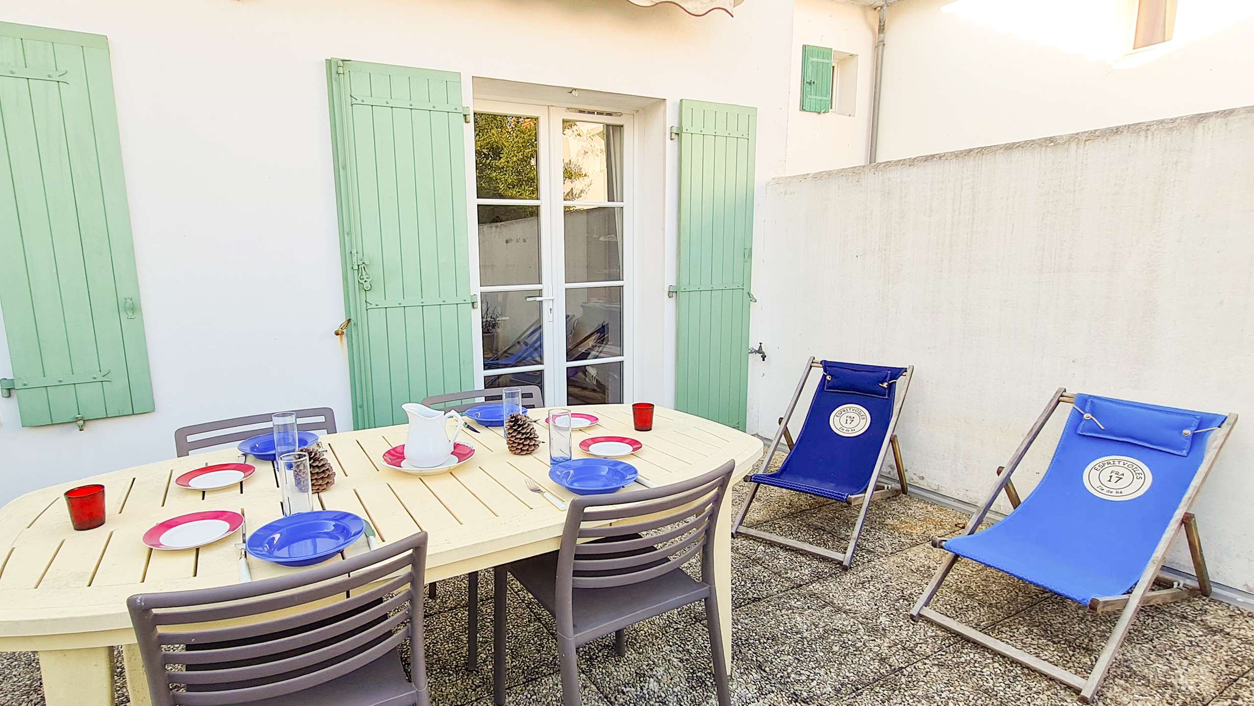 Photo 1 :  d'une maison située à Saint-Martin-de-Ré, île de Ré.