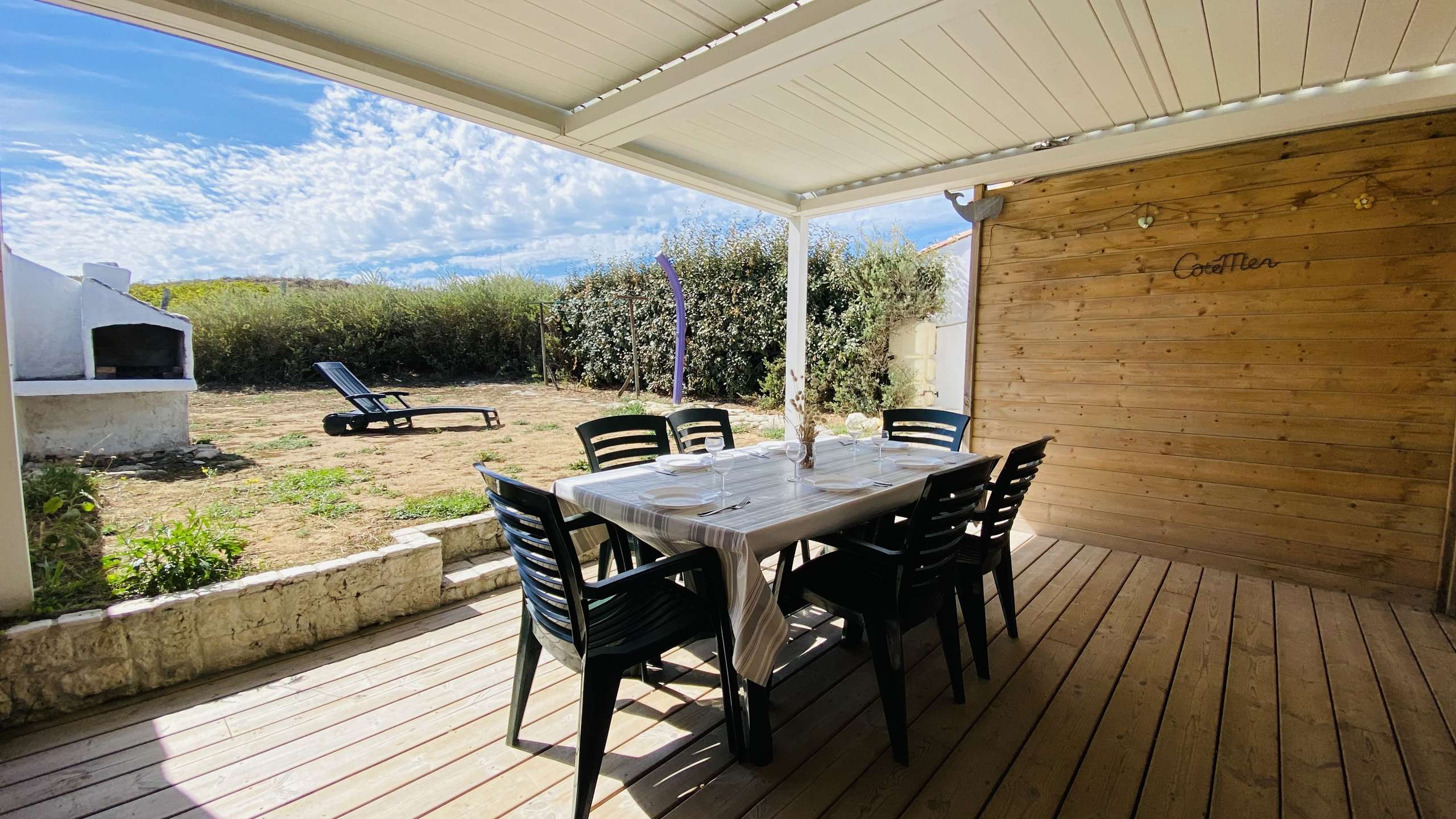 Photo 1 :  d'une maison située à Sainte-Marie-de-Ré, île de Ré.