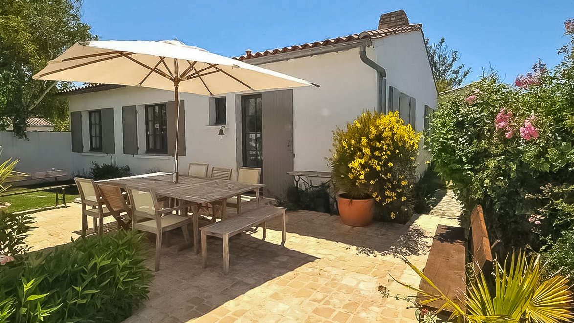 Photo 2 :  d'une maison située à La Couarde-sur-mer, île de Ré.