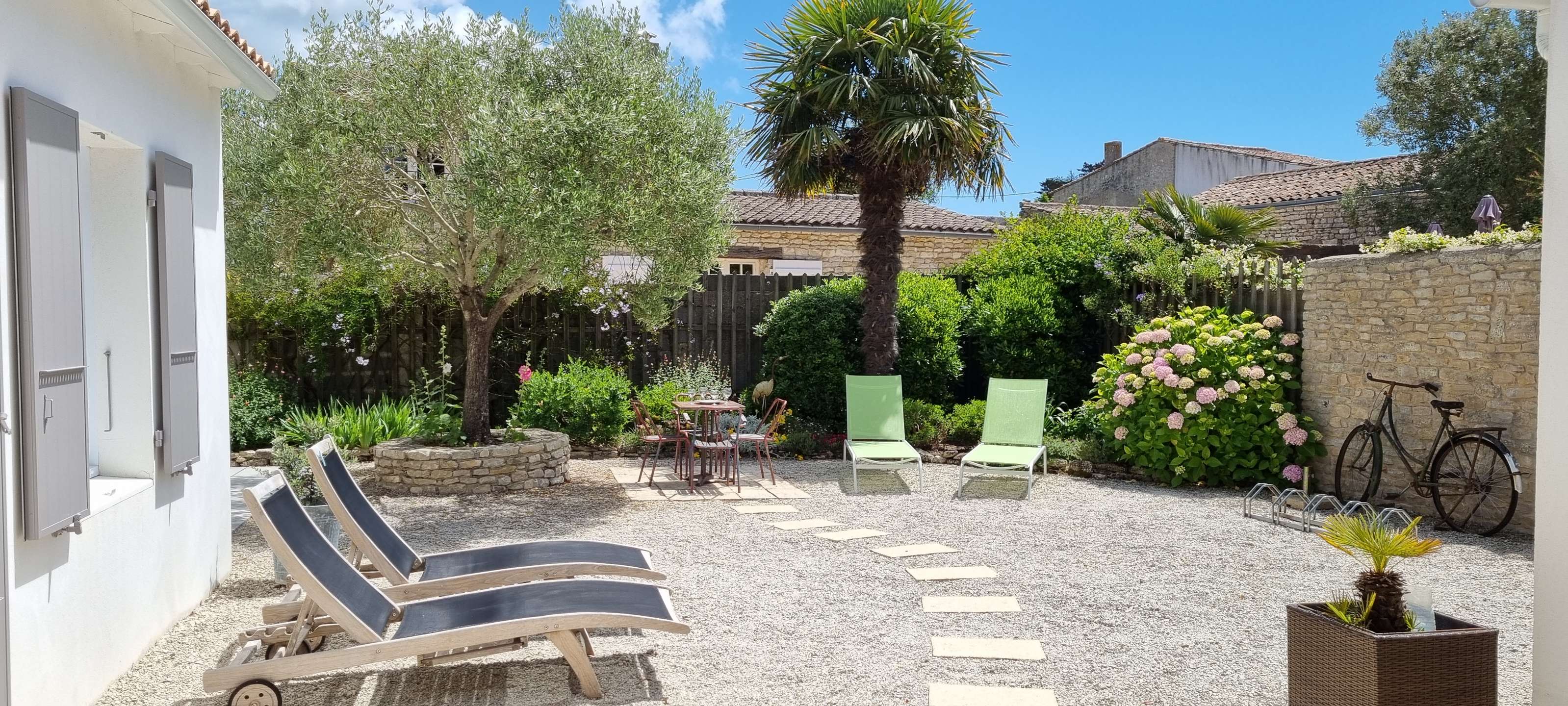 Photo 1 :  d'une maison située à La Couarde-sur-mer, île de Ré.