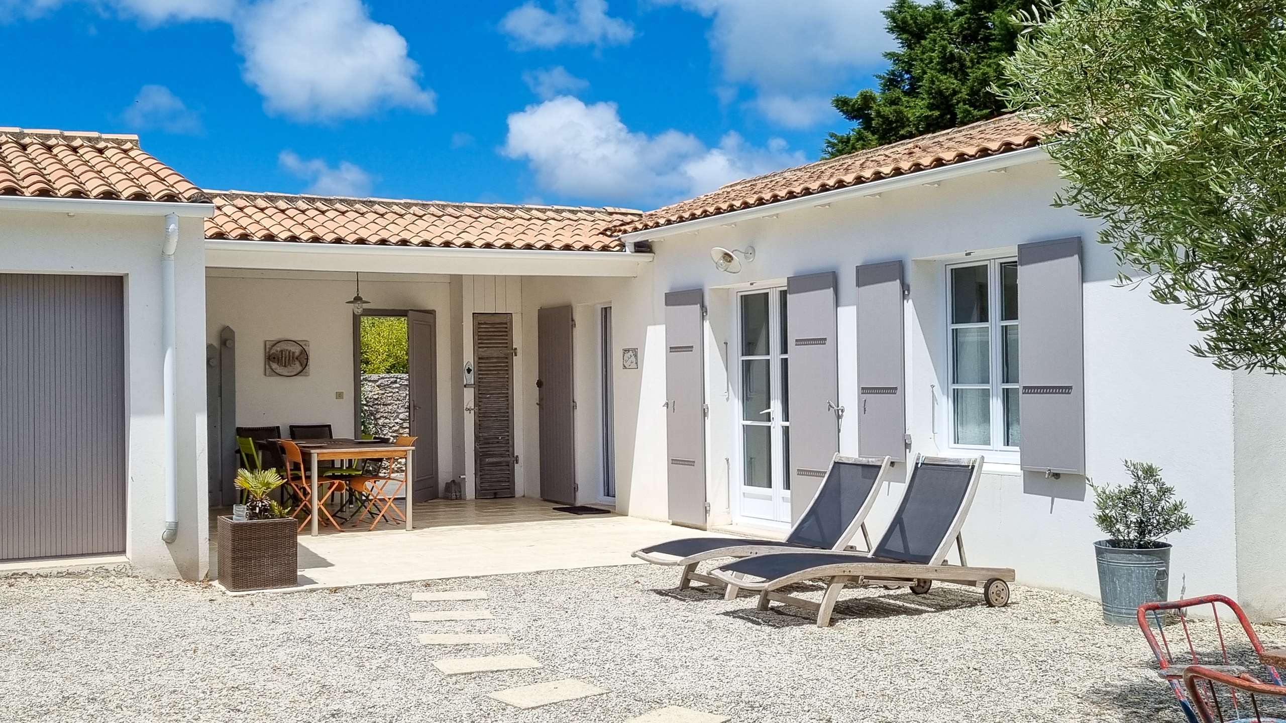 Photo 2 :  d'une maison située à La Couarde-sur-mer, île de Ré.