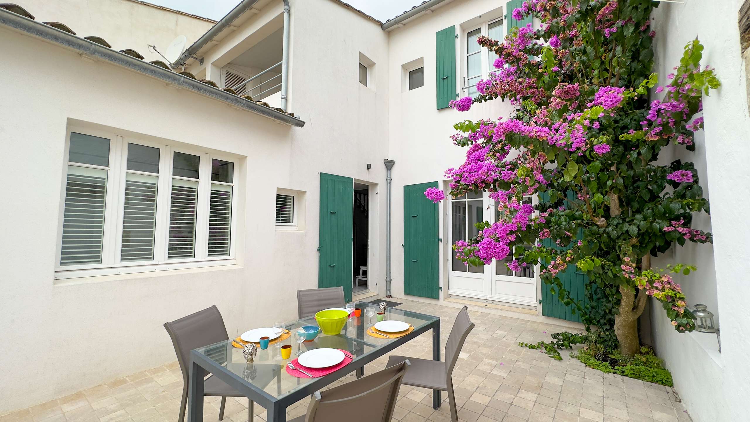 Photo 2 :  d'une maison située à Saint-Martin-de-Ré, île de Ré.