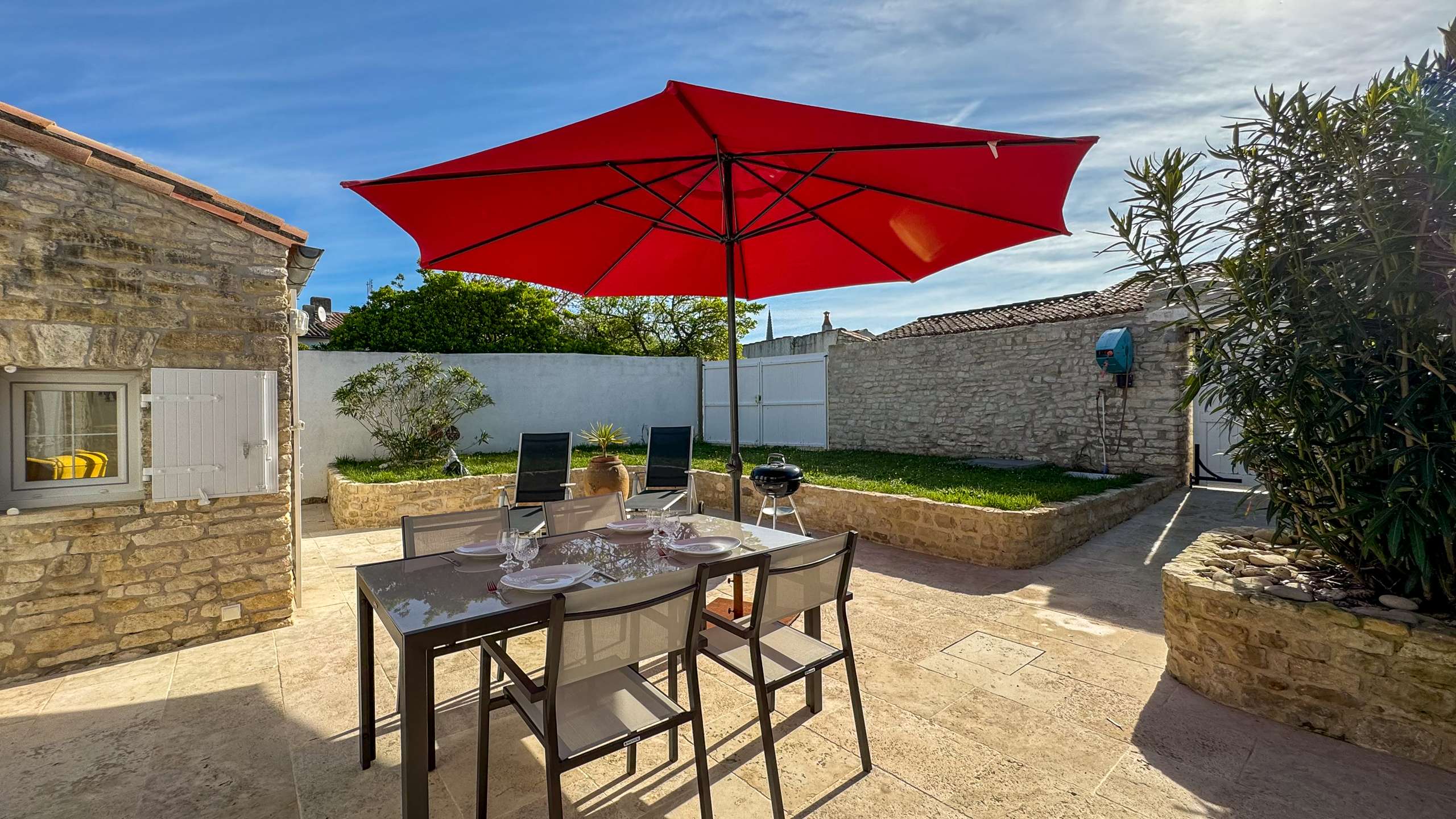 Photo 1 :  d'une maison située à Ars en Ré, île de Ré.