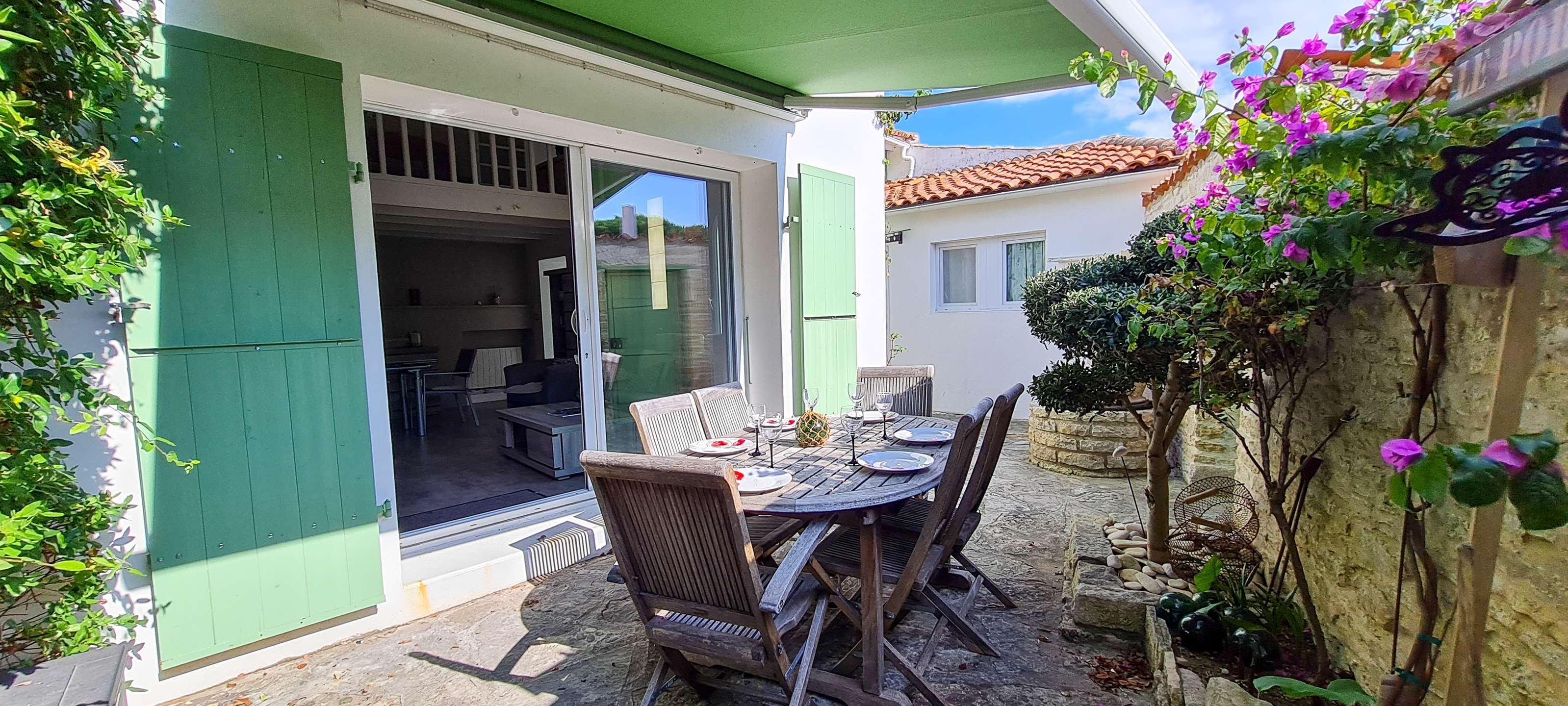 Photo 1 :  d'une maison située à La Couarde-sur-mer, île de Ré.