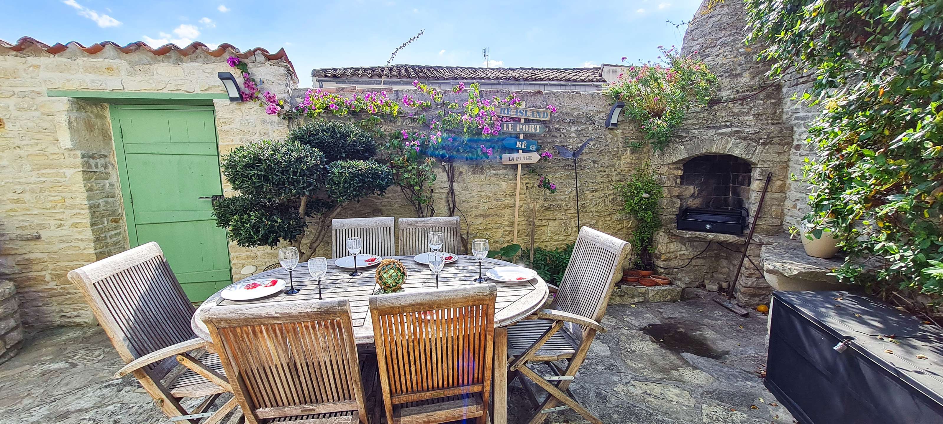 Photo 2 :  d'une maison située à La Couarde-sur-mer, île de Ré.