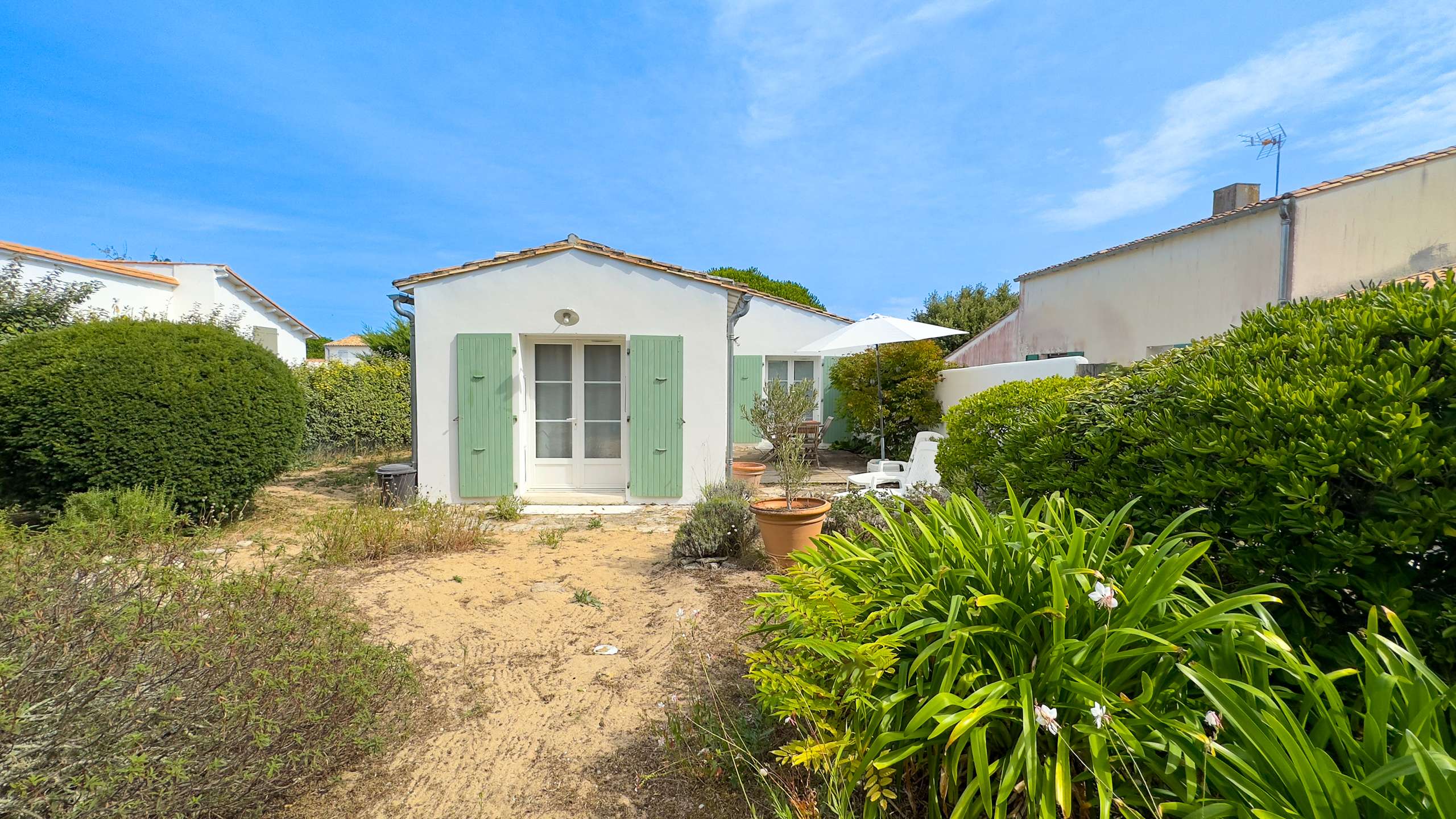 Photo 1 :  d'une maison située à La Couarde-sur-mer, île de Ré.