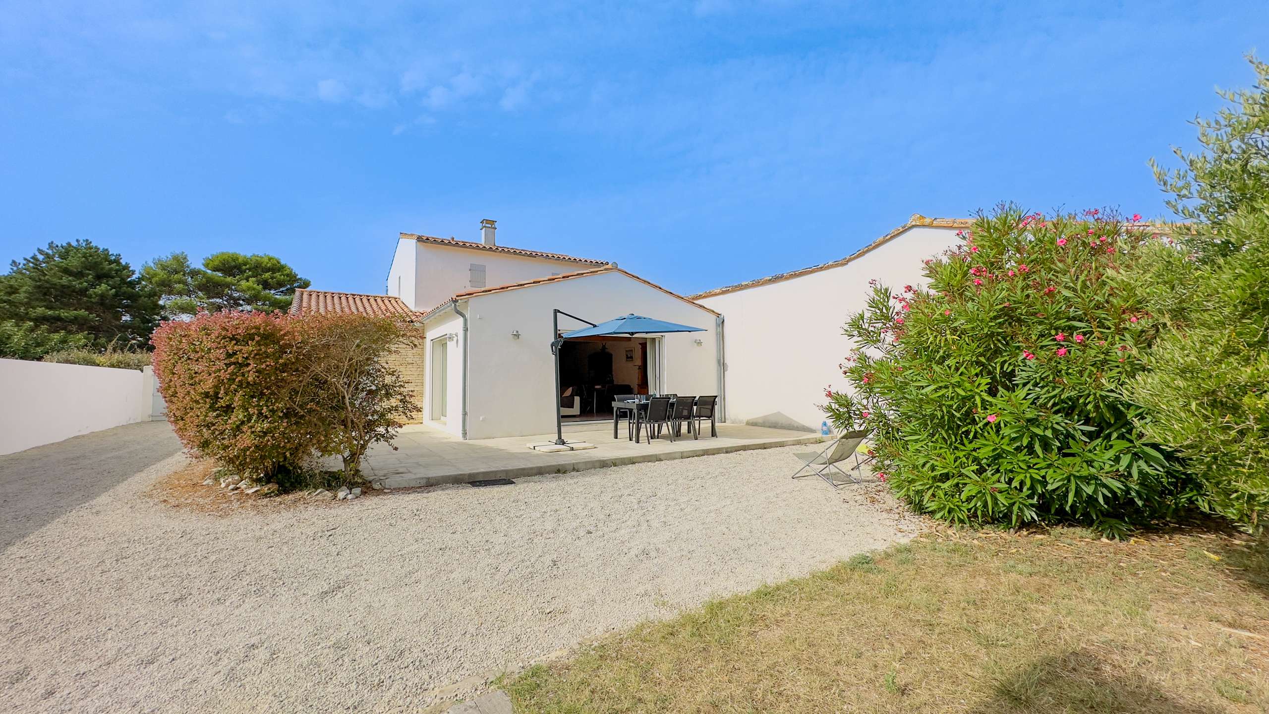 Photo 2 :  d'une maison située à La Couarde-sur-mer, île de Ré.