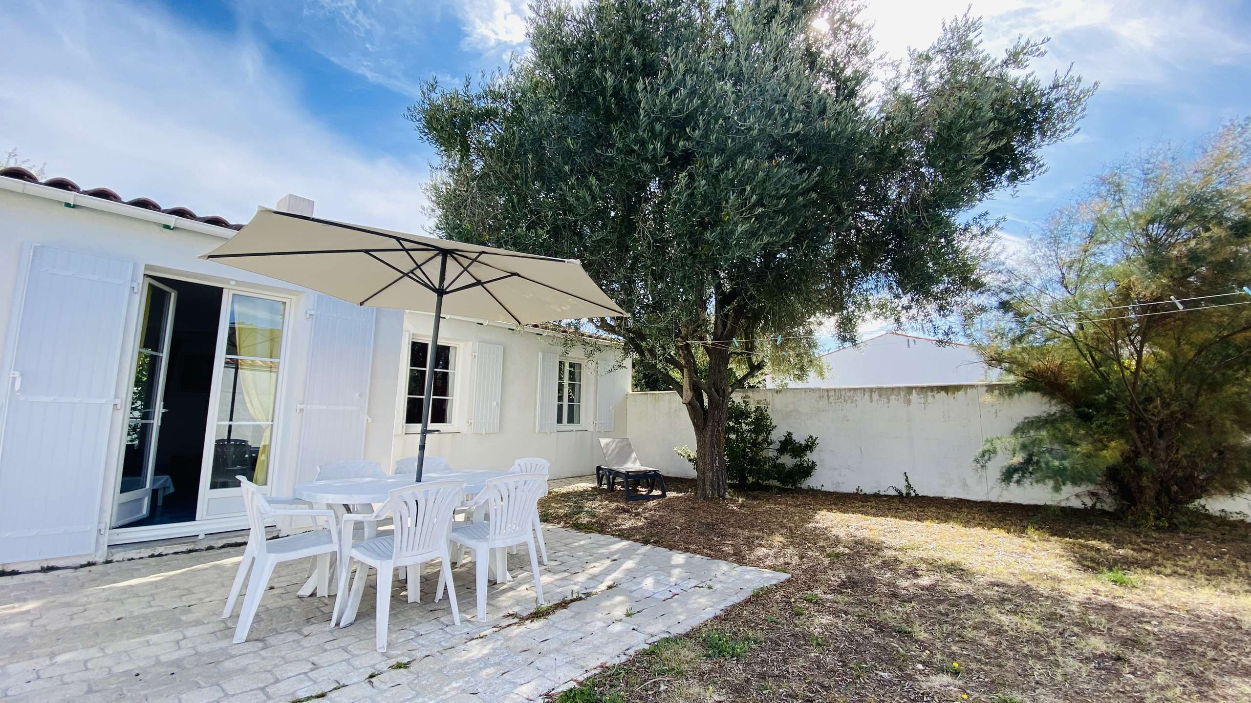 Photo 1 :  d'une maison située à Le Bois-Plage-en-Ré, île de Ré.