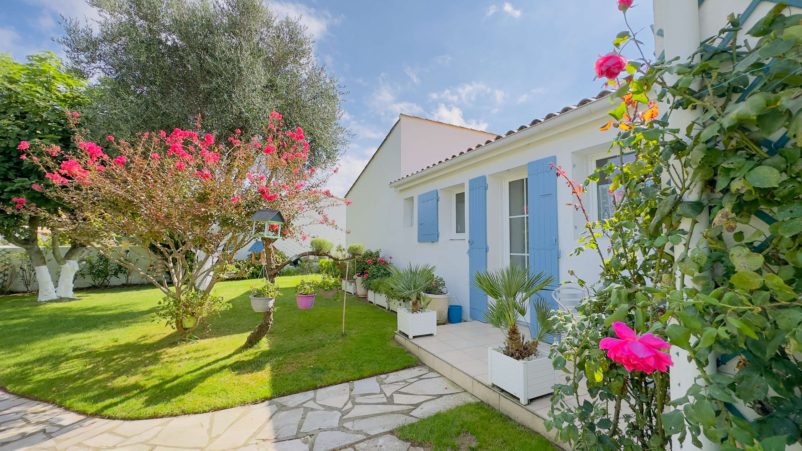 Photo 2 :  d'une maison située à Ars en Ré, île de Ré.