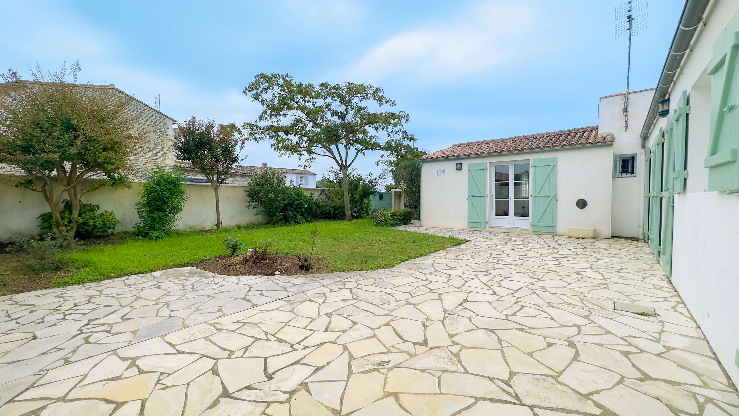 Photo 1 :  d'une maison située à Le Bois-Plage-en-Ré, île de Ré.