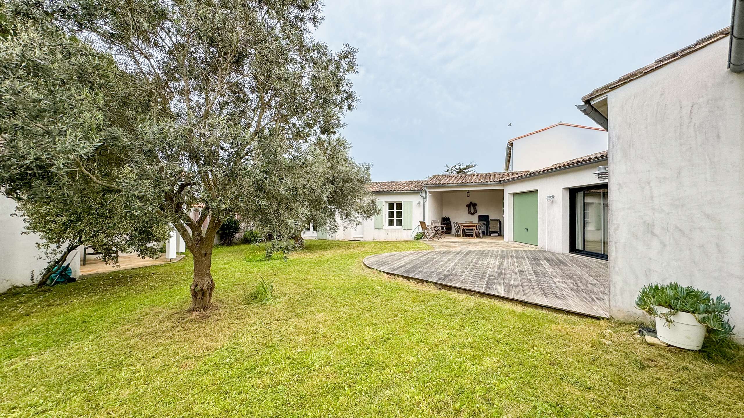 Photo 1 :  d'une maison située à La Couarde-sur-mer, île de Ré.