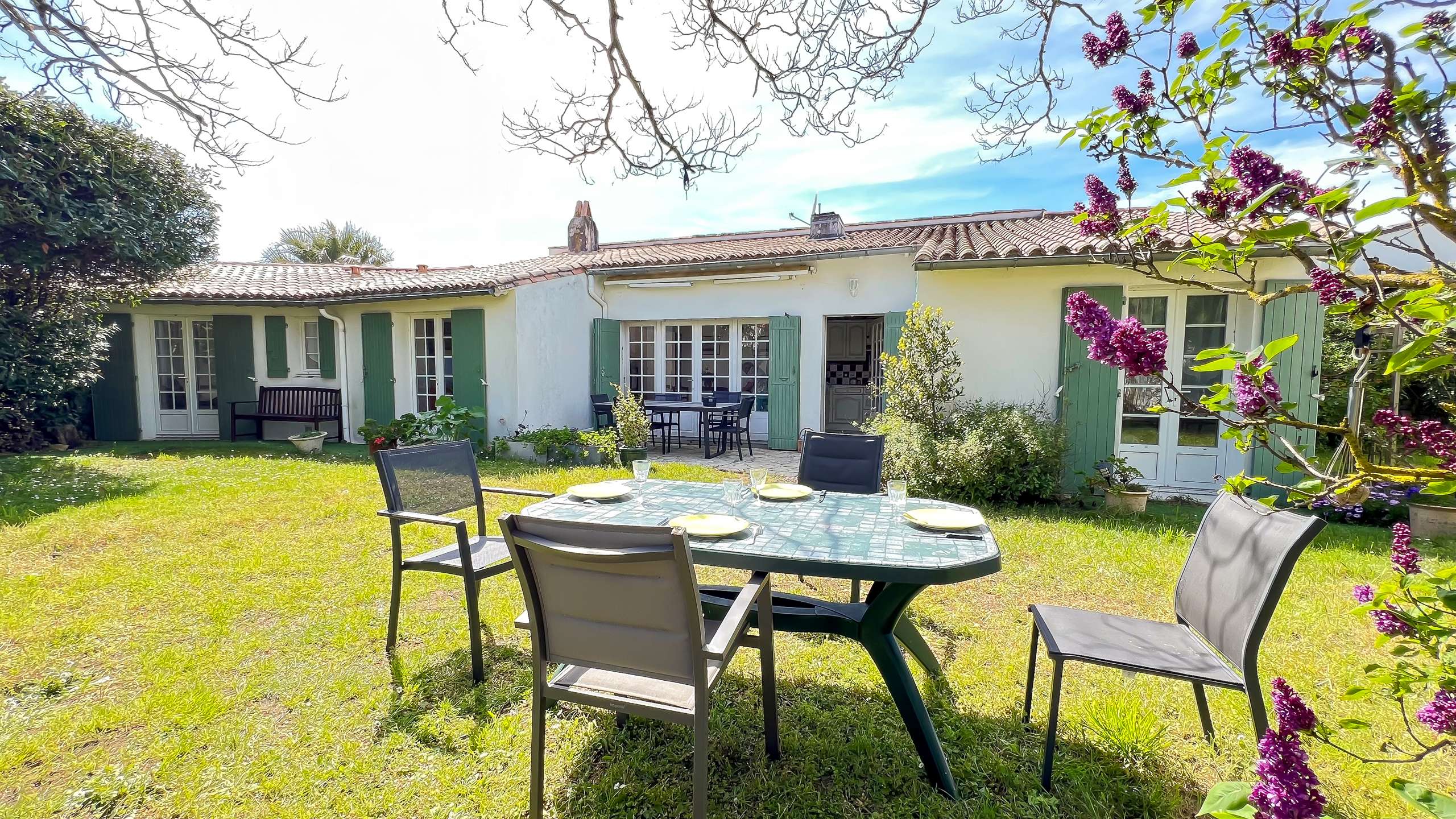 Photo 1 :  d'une maison située à Le Bois-Plage-en-Ré, île de Ré.