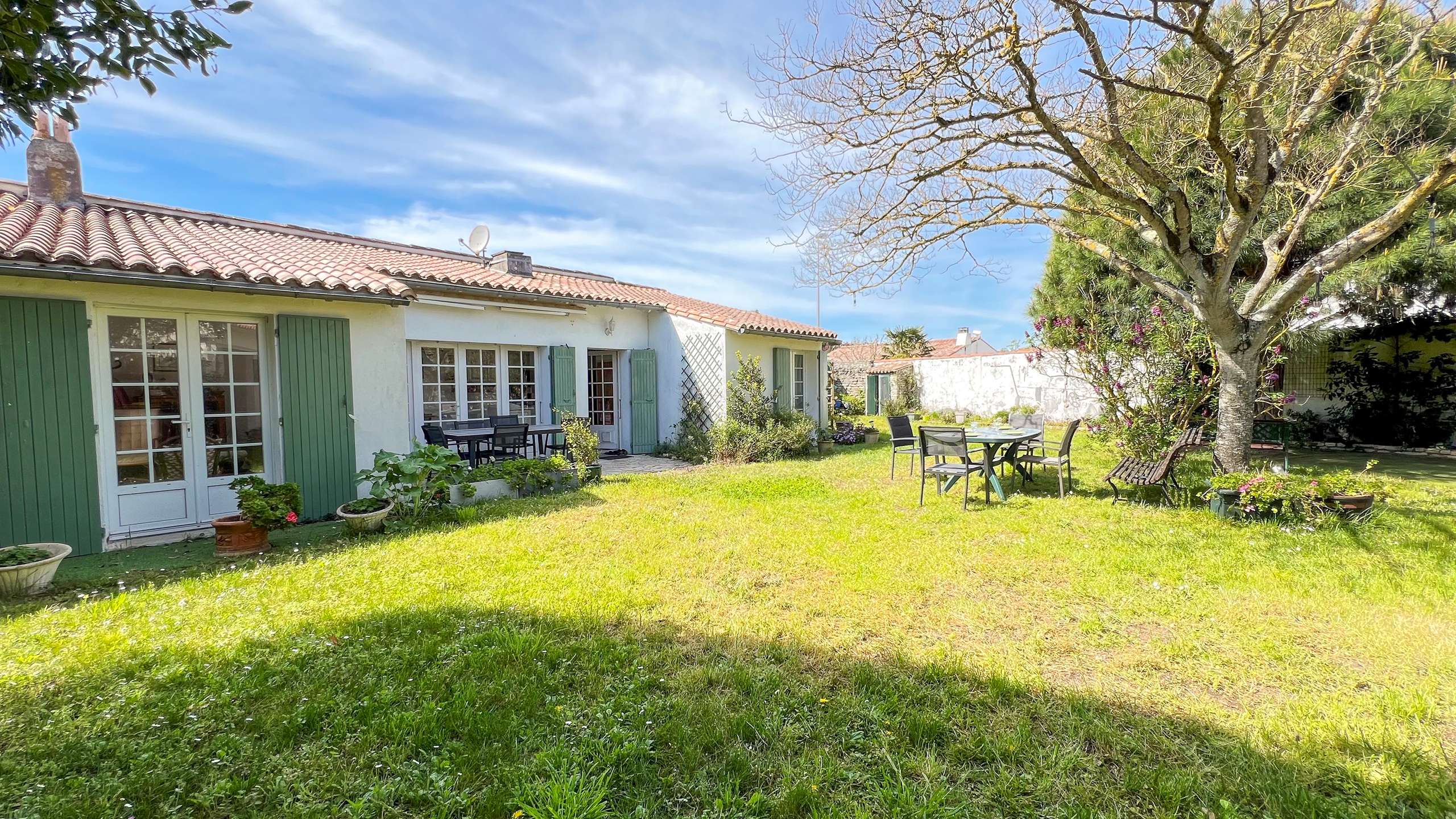 Photo 2 :  d'une maison située à Le Bois-Plage-en-Ré, île de Ré.