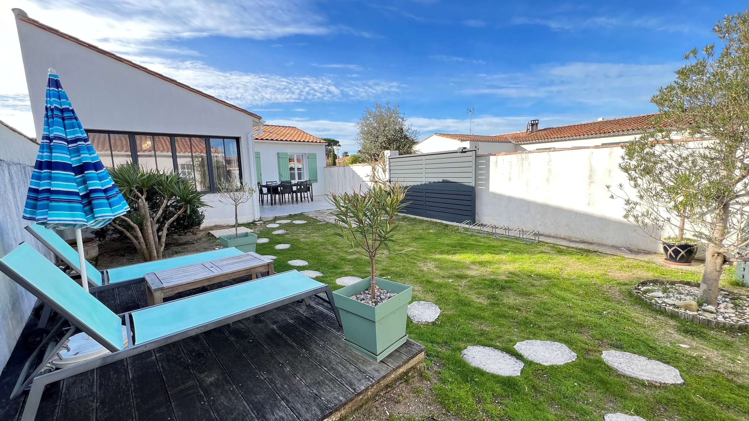 Photo 1 :  d'une maison située à La Couarde-sur-mer, île de Ré.