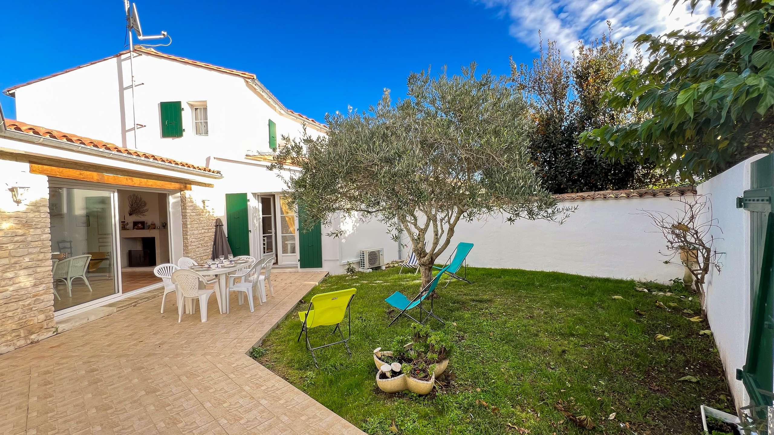 Photo 1 :  d'une maison située à La Couarde-sur-mer, île de Ré.