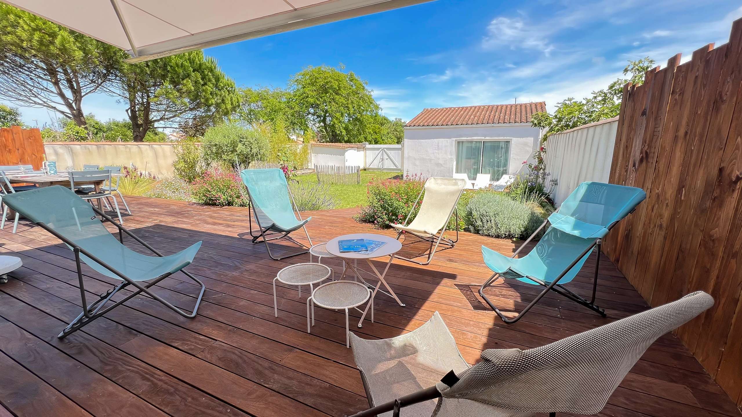 Photo 2 :  d'une maison située à Saint-Martin-de-Ré, île de Ré.