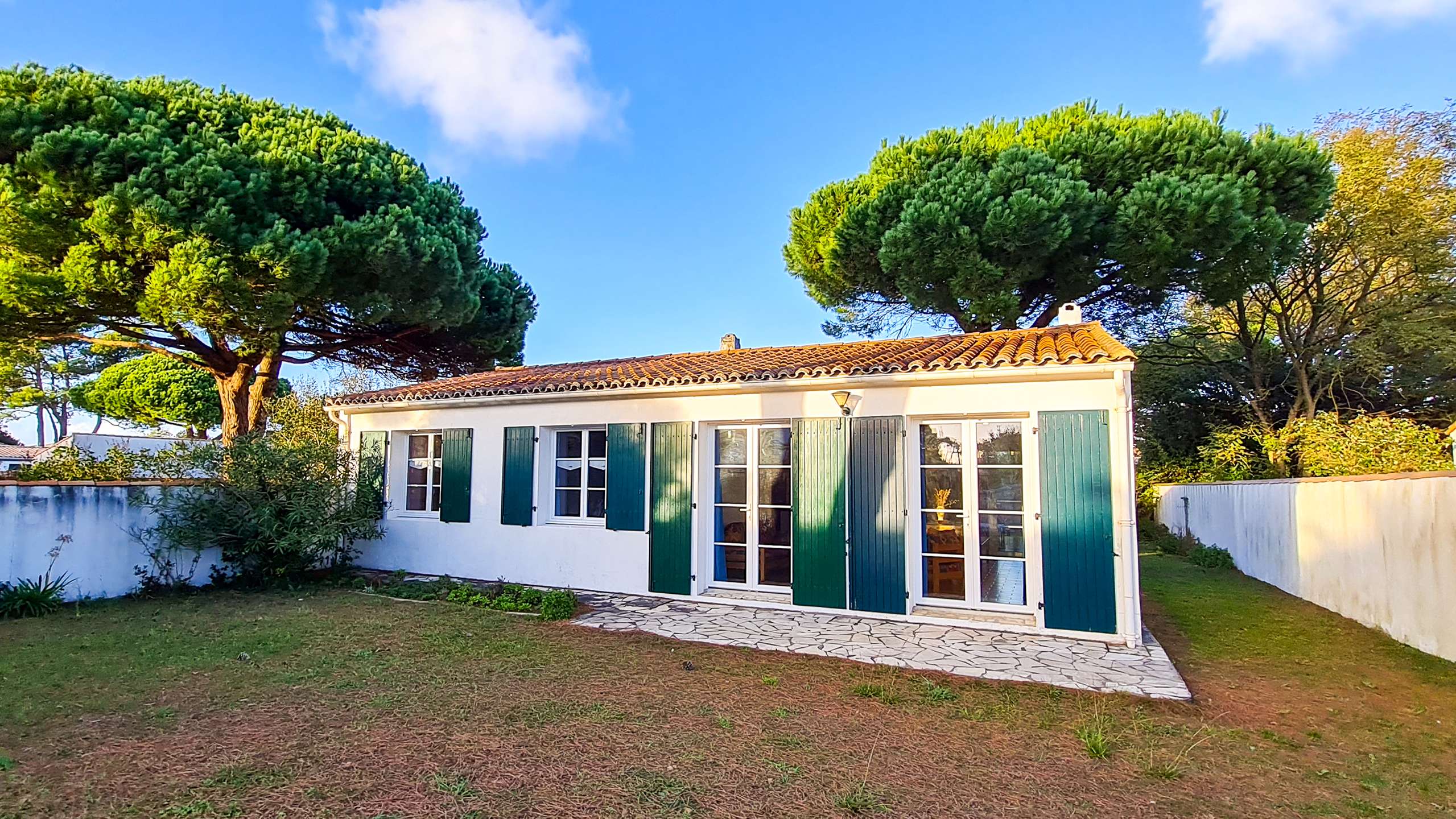 Photo 1 :  d'une maison située à La Couarde-sur-mer, île de Ré.