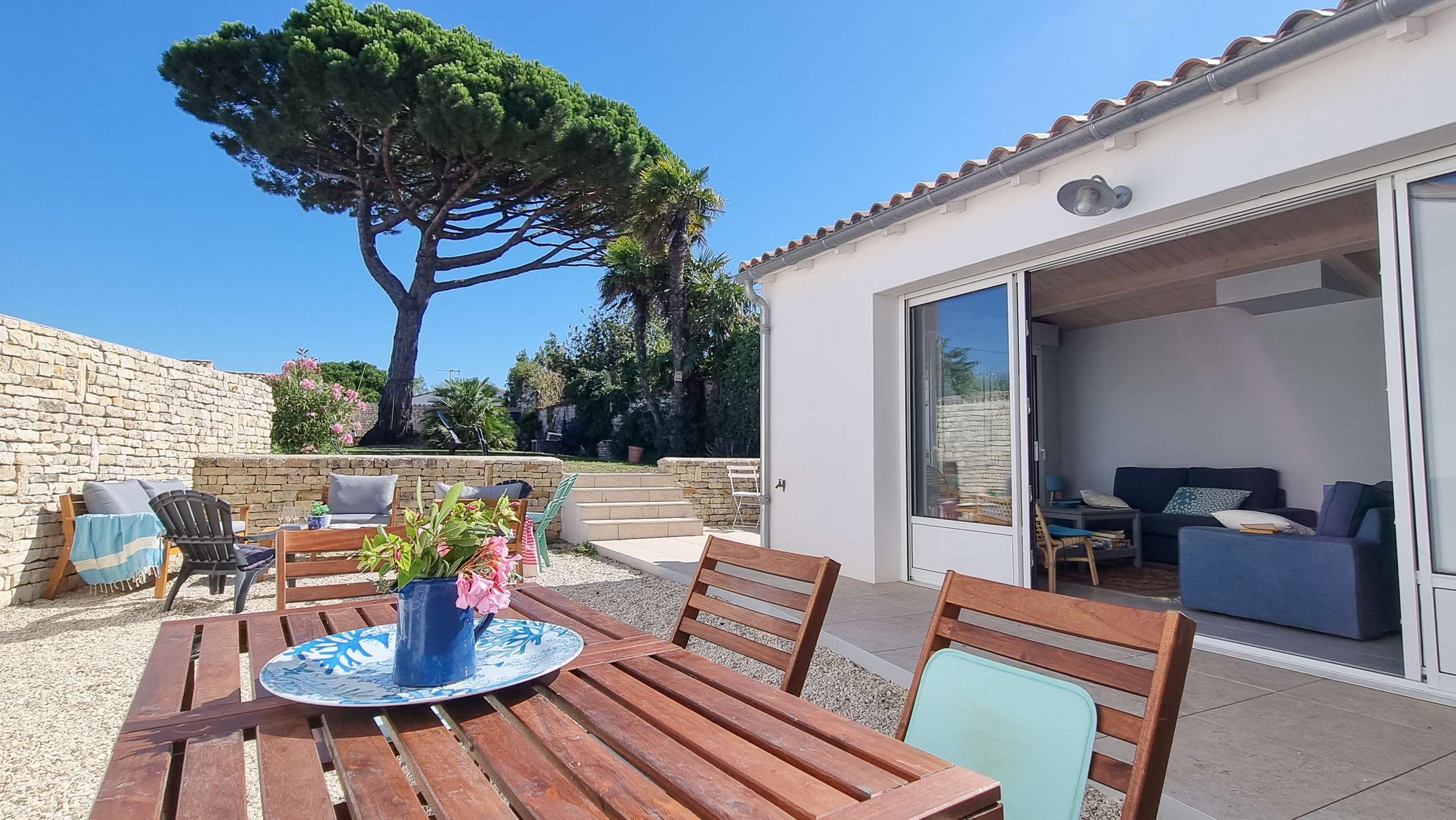 Photo 2 :  d'une maison située à Le Bois-Plage-en-Ré, île de Ré.