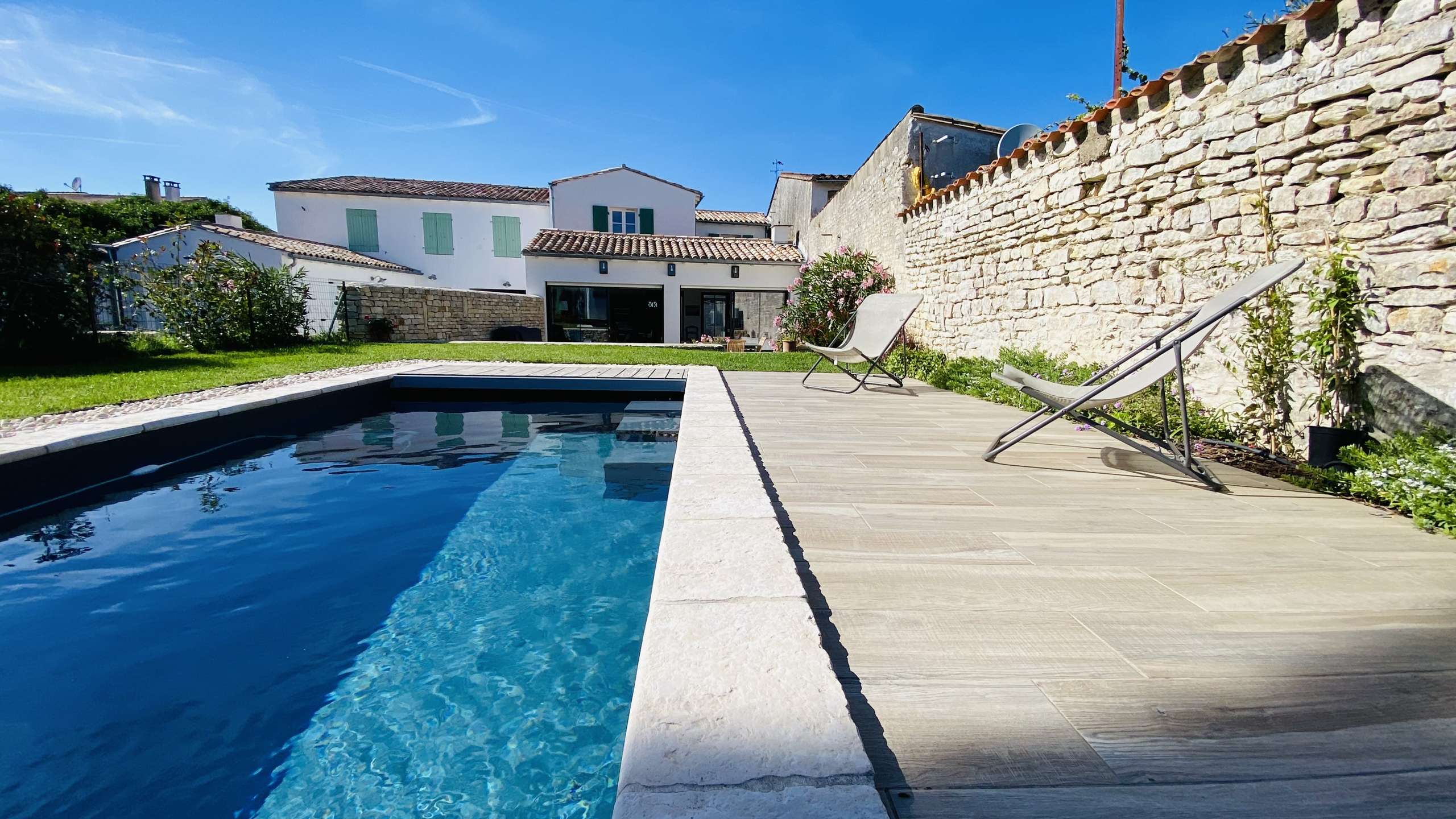 Photo 2 :  d'une maison située à Le Bois-Plage-en-Ré, île de Ré.