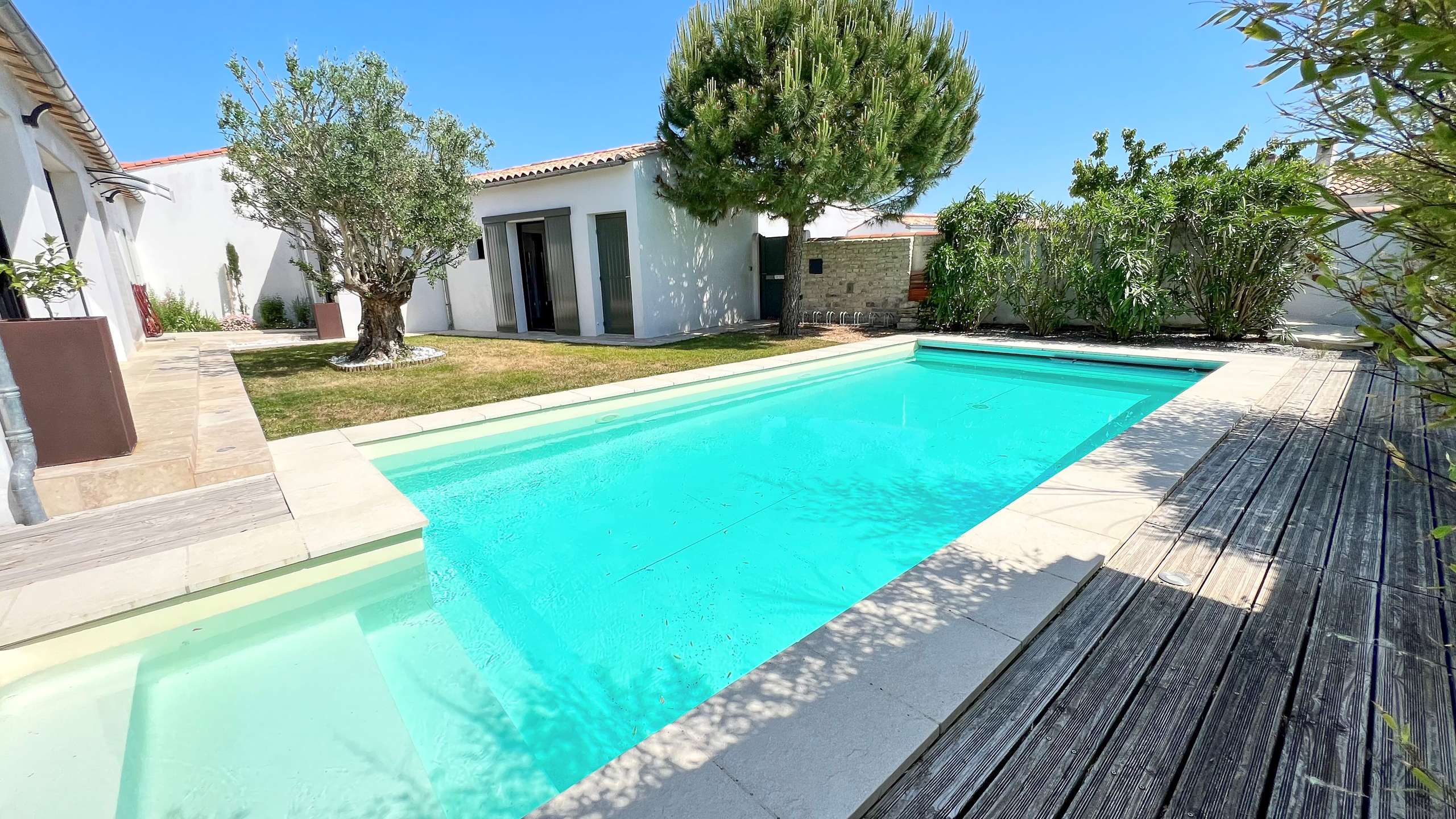 Photo 1 :  d'une maison située à La Flotte-en-Ré, île de Ré.