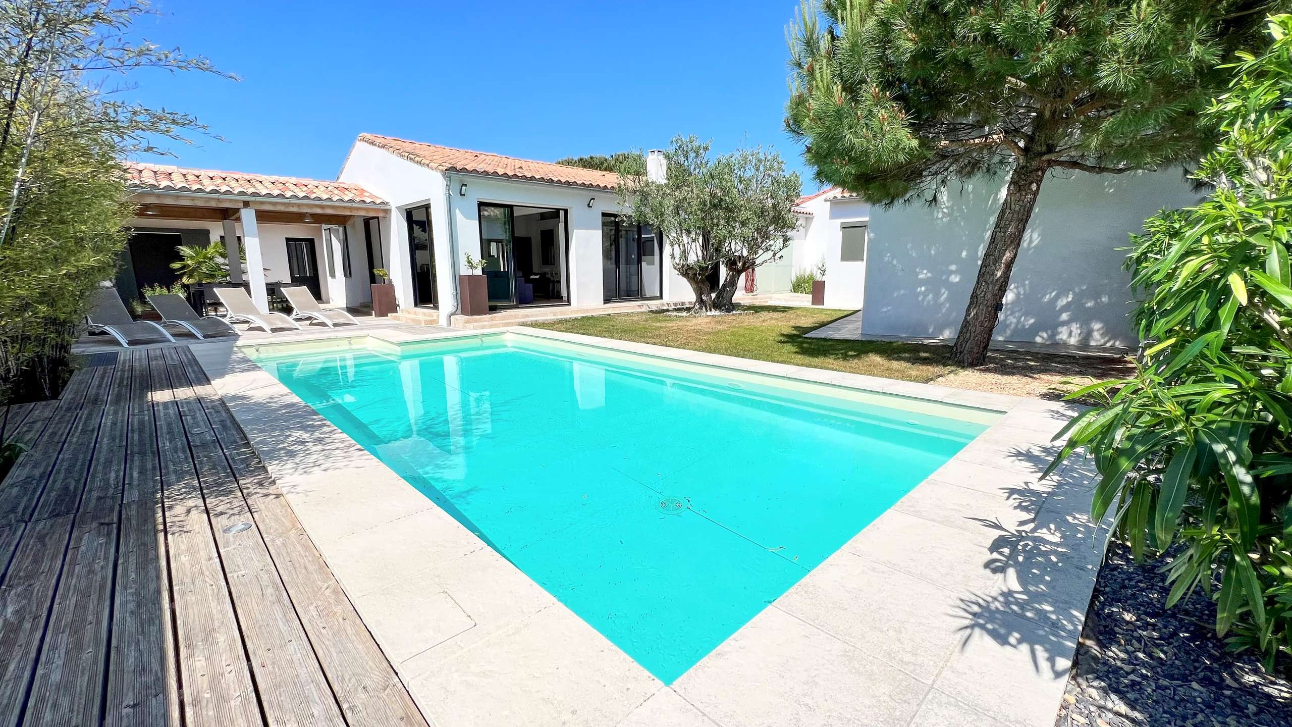 Photo 2 :  d'une maison située à La Flotte-en-Ré, île de Ré.