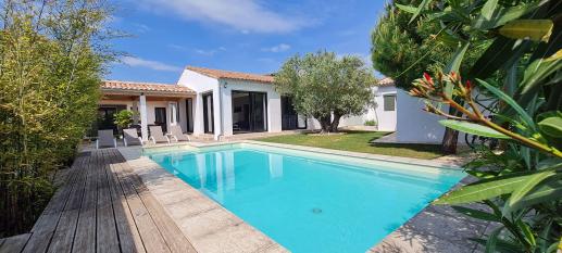 Ile de Ré:Superbe villa avec piscine au cœur du village