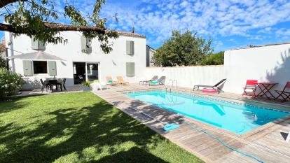 Ile de Ré:Superbe villa avec piscine chauffée et parking