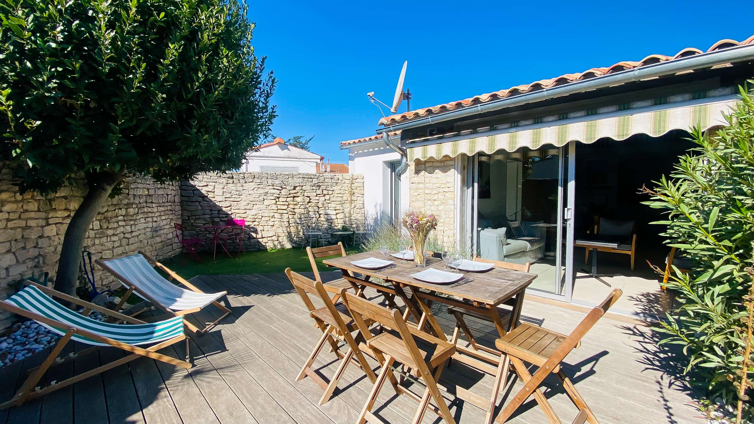 Photo 2 :  d'une maison située à Le Bois-Plage-en-Ré, île de Ré.