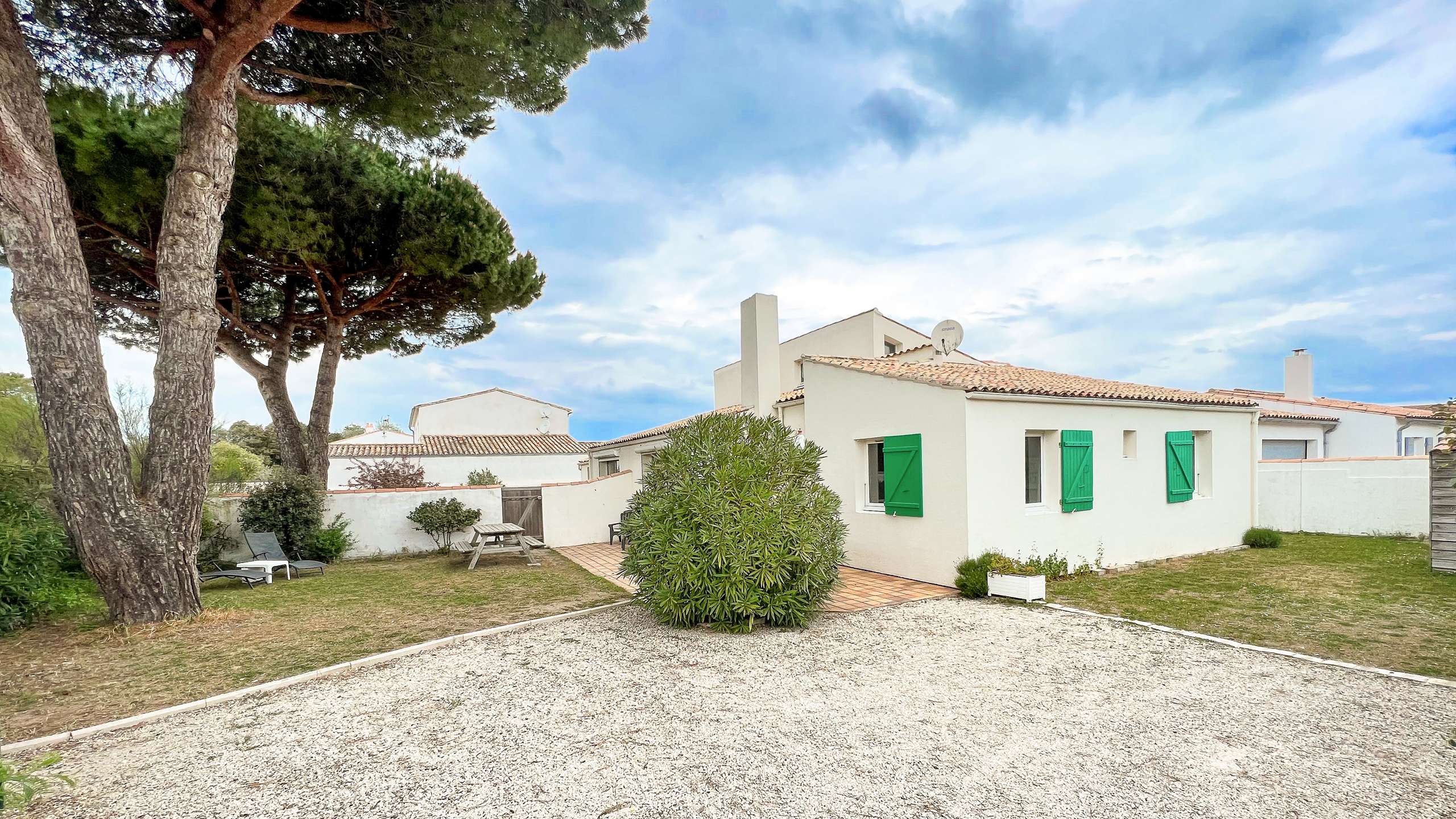 Photo 1 :  d'une maison située à La Couarde-sur-mer, île de Ré.