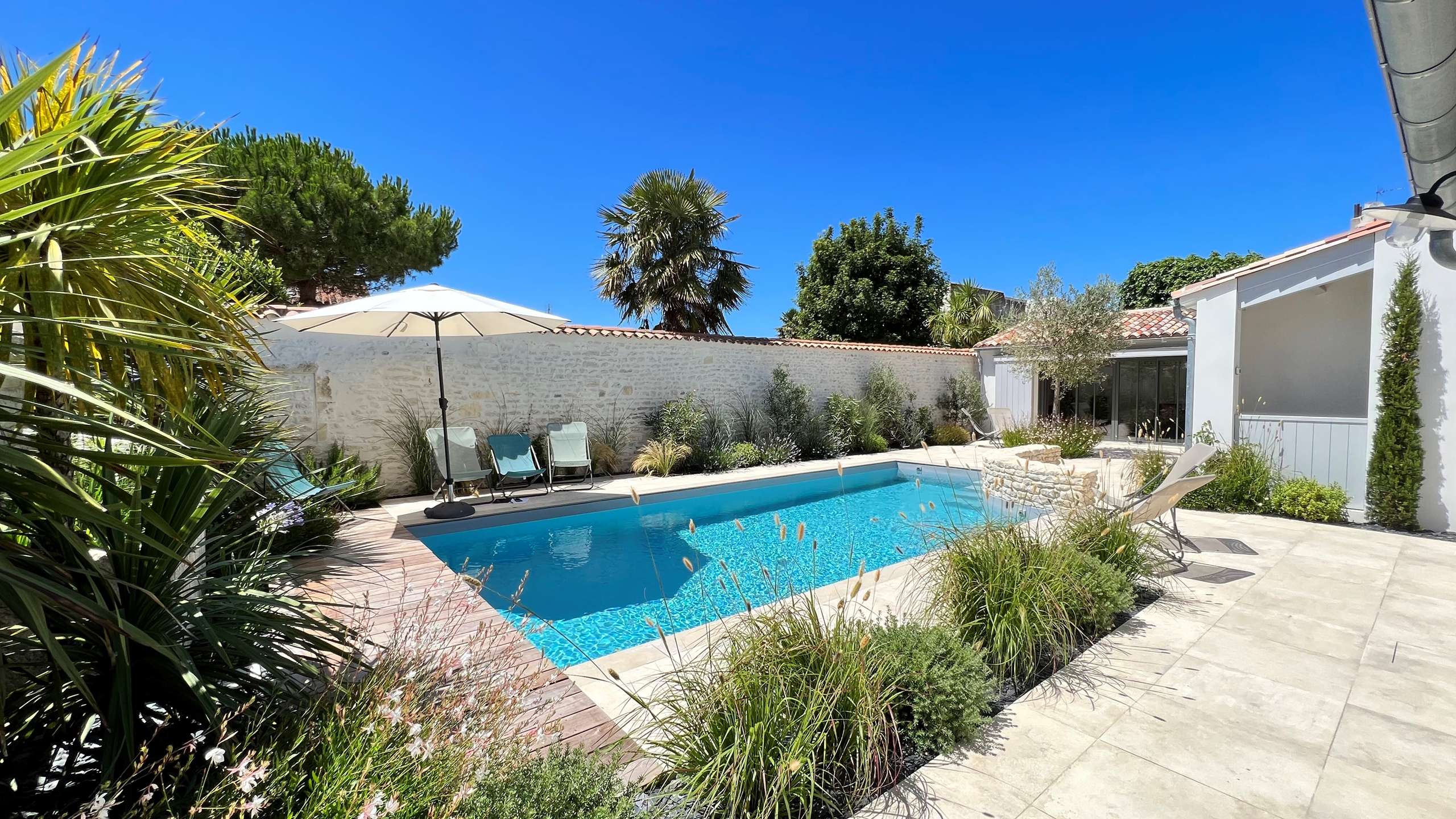 Photo 1 :  d'une maison située à Saint-Martin-de-Ré, île de Ré.