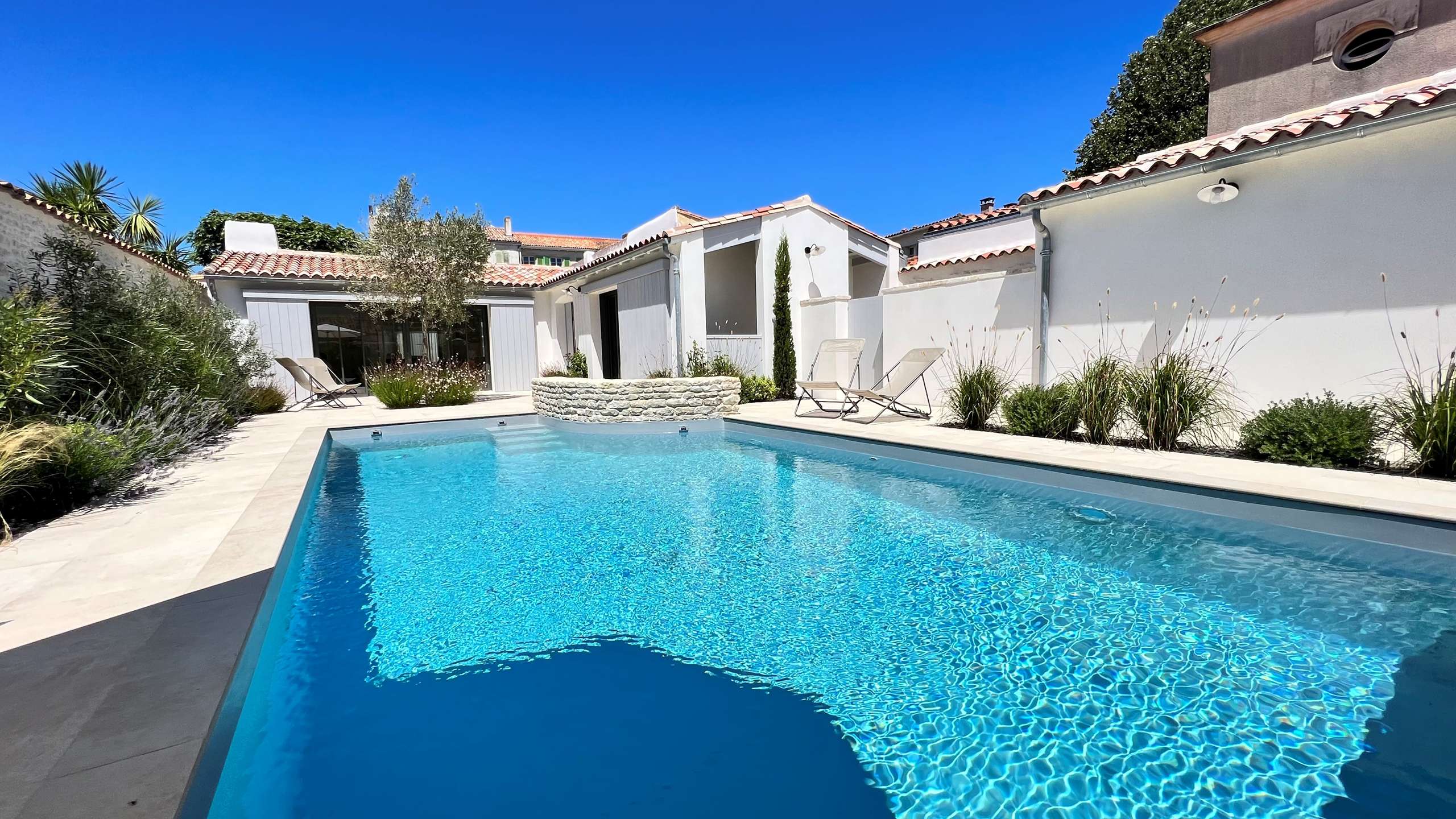 Photo 2 :  d'une maison située à Saint-Martin-de-Ré, île de Ré.