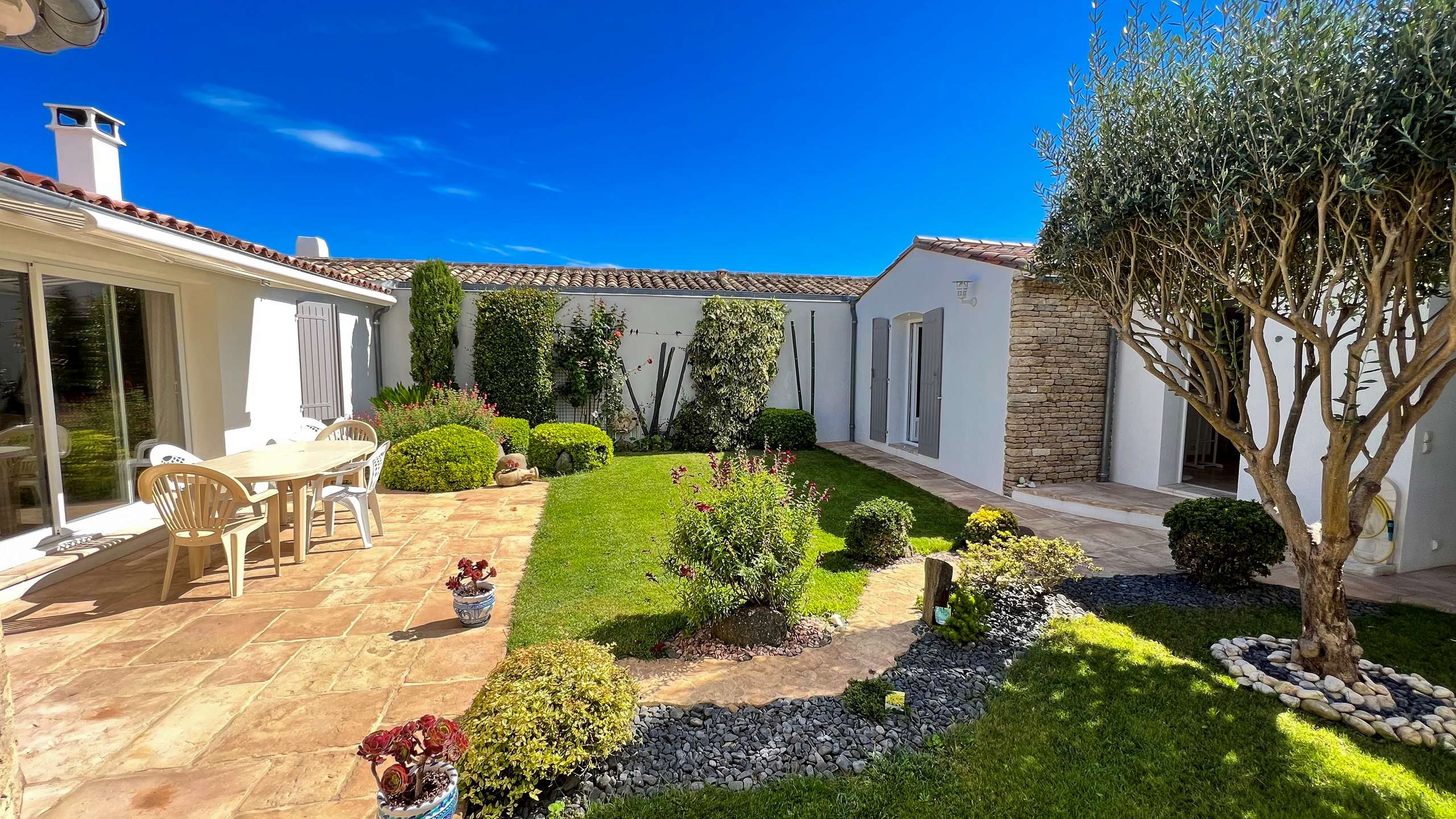 Photo 1 :  d'une maison située à La Couarde-sur-mer, île de Ré.