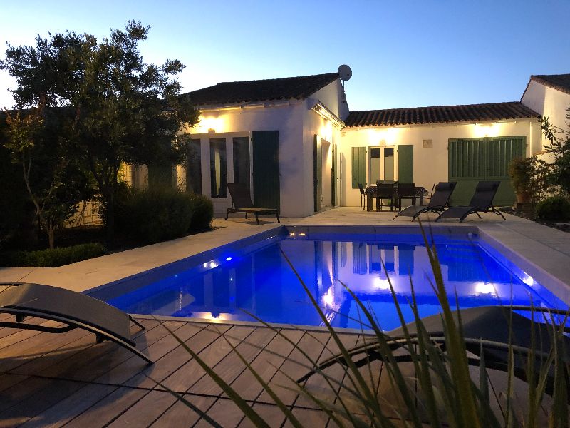 Photo 1 : PISCINE d'une maison située à Sainte-Marie-de-Ré, île de Ré.