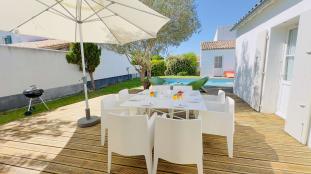 Ile de Ré:Superbe villa avec piscine dans le village