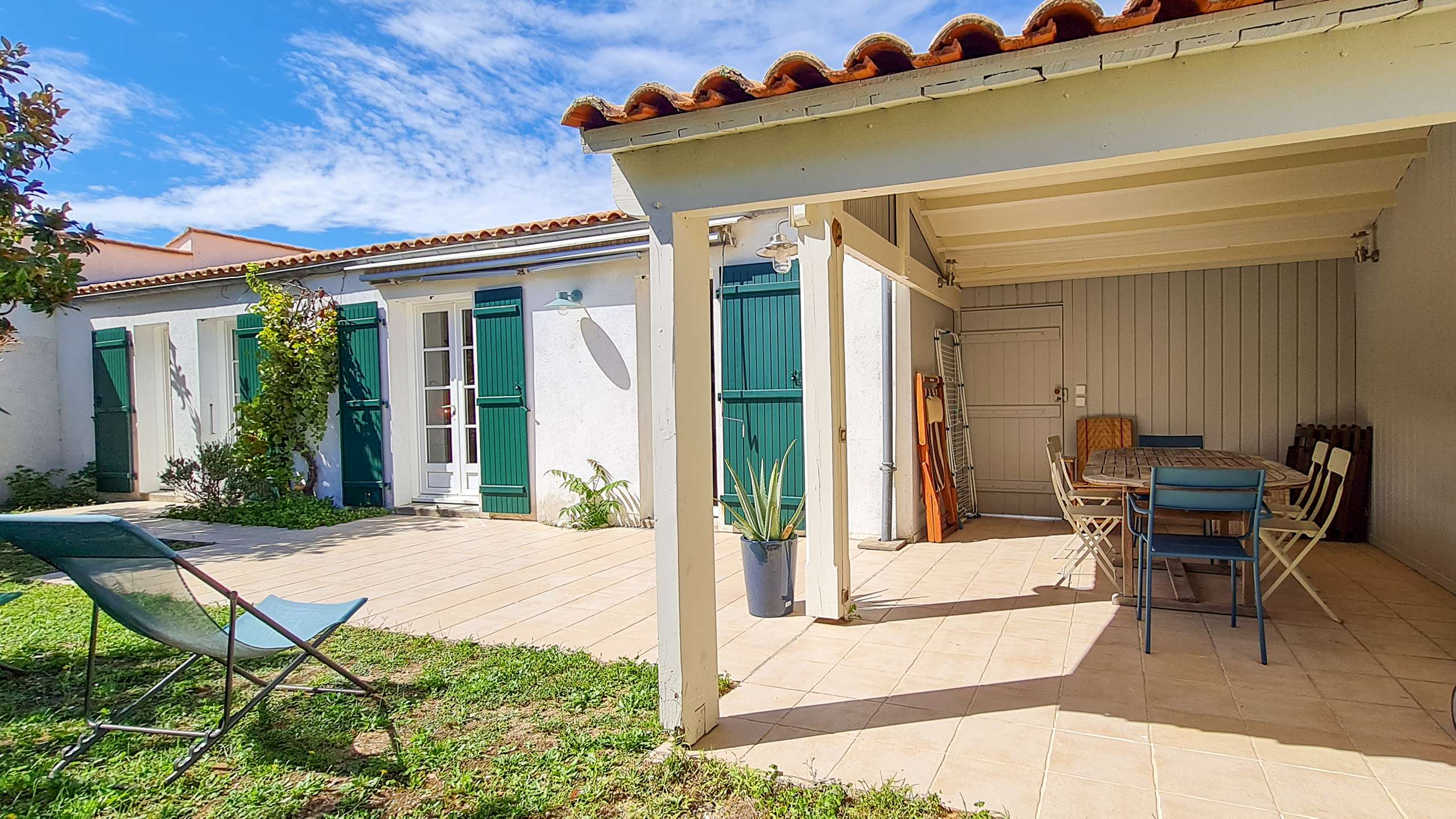 Photo 1 :  d'une maison située à La Couarde-sur-mer, île de Ré.