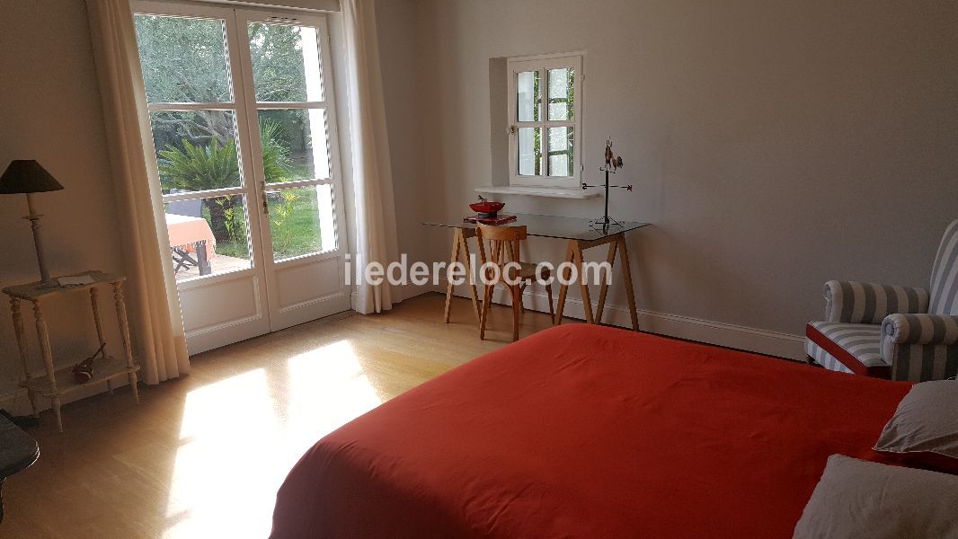 Photo 15 : CHAMBRE d'une maison située à La Couarde-sur-mer, île de Ré.