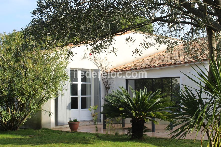 Photo 26 : EXTERIEUR d'une maison située à La Couarde-sur-mer, île de Ré.