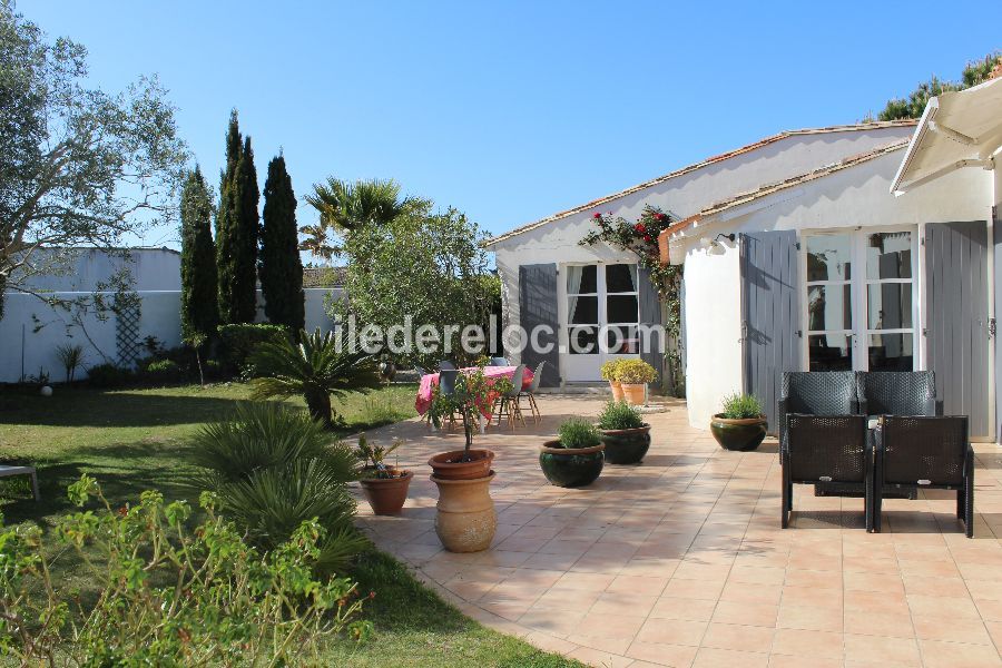 Photo 1 : EXTERIEUR d'une maison située à La Couarde-sur-mer, île de Ré.