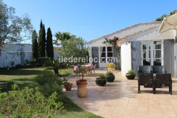 ile de ré Villa familiale de charme dans trs beau jardin, proche plage, march et village