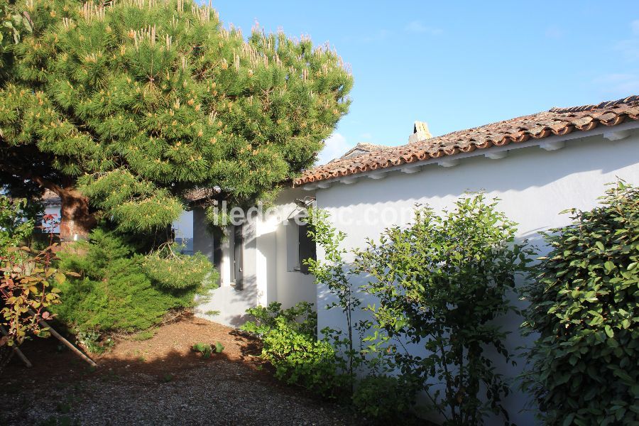 Photo 28 : EXTERIEUR d'une maison située à La Couarde-sur-mer, île de Ré.