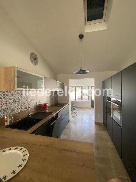 Photo 32 : CUISINE d'une maison située à La Couarde-sur-mer, île de Ré.