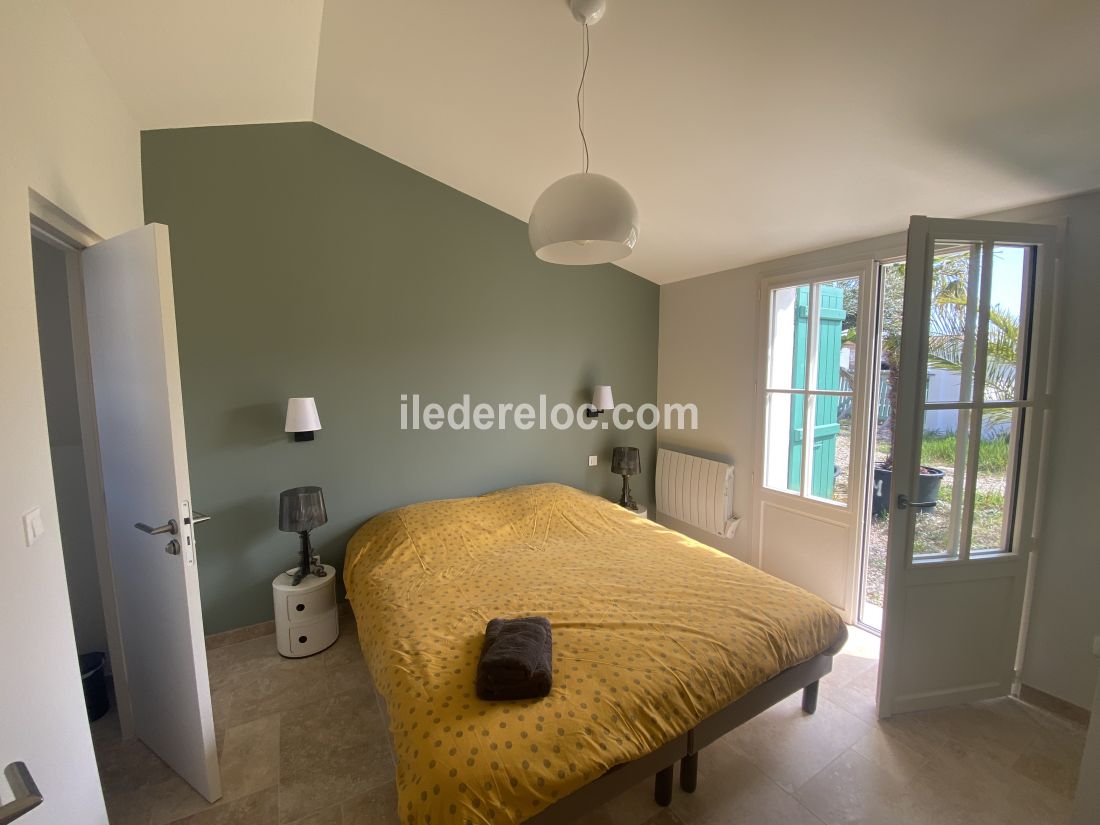 Photo 41 : CHAMBRE d'une maison située à La Couarde-sur-mer, île de Ré.