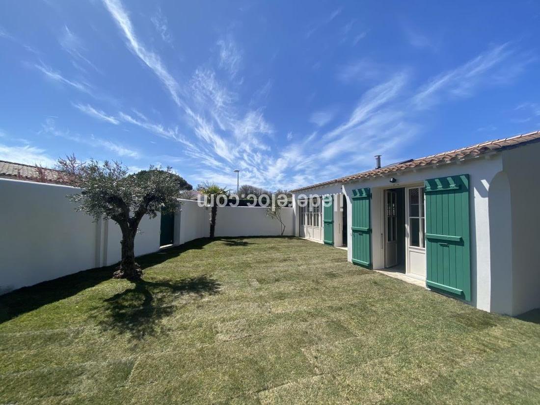 Photo 61 : EXTERIEUR d'une maison située à La Couarde-sur-mer, île de Ré.