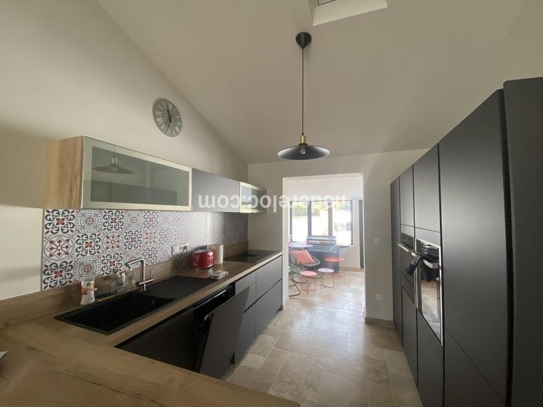 Photo 31 : CUISINE d'une maison située à La Couarde-sur-mer, île de Ré.