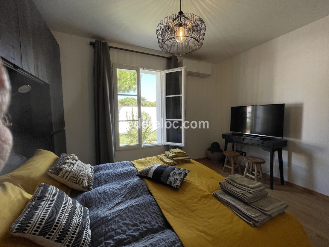 Photo 18 : CHAMBRE d'une maison située à Le Bois-Plage-en-Ré, île de Ré.