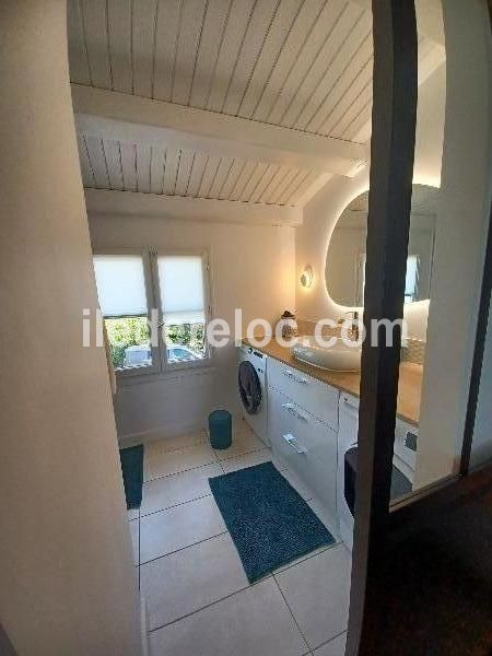 Photo 21 : SALLEDEBAIN d'une maison située à Saint-Clément-des-Baleines, île de Ré.